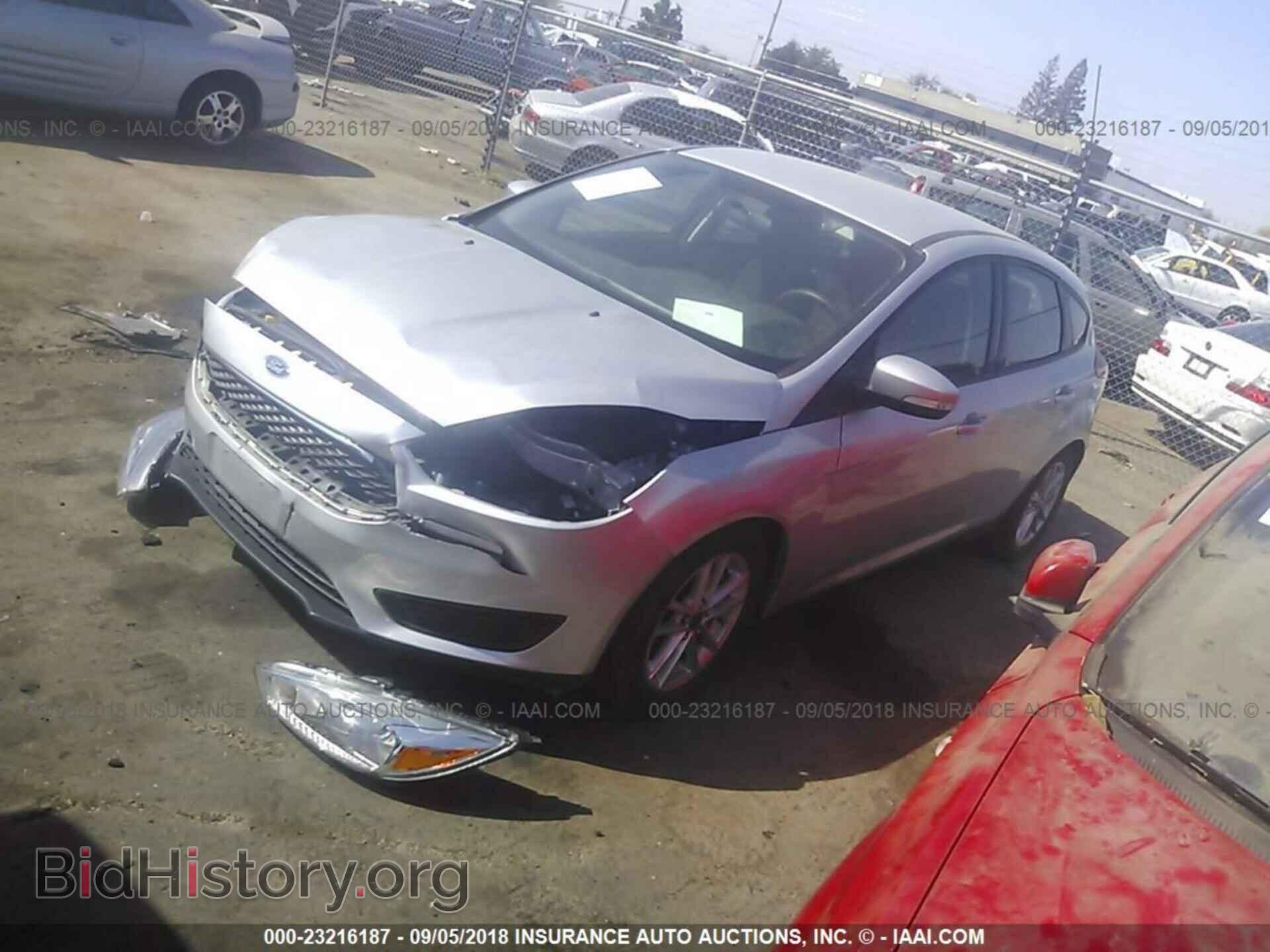 2016 Ford Focus - VIN: 1FADP3K21GL268860 - Фото 2