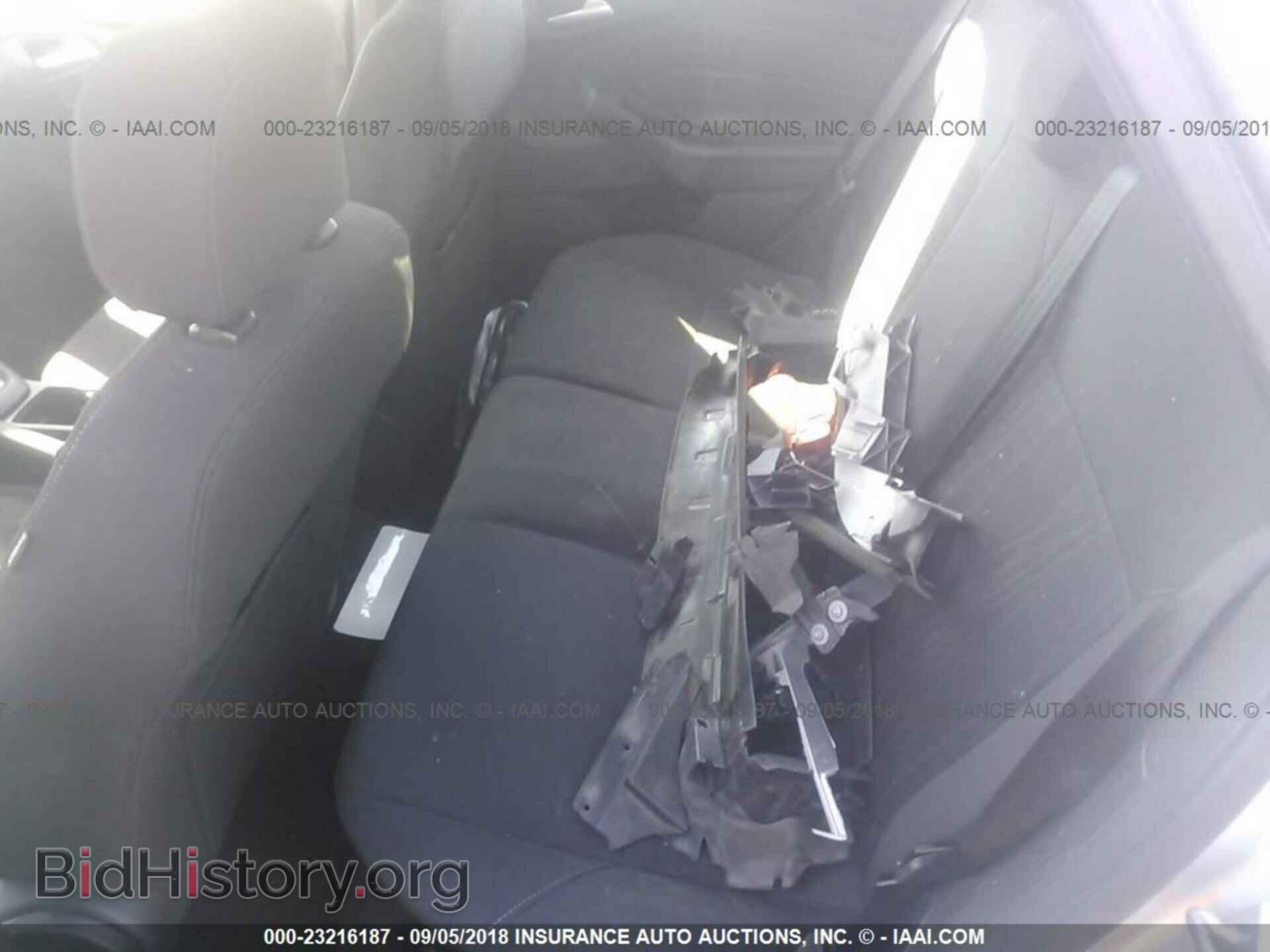 2016 Ford Focus - VIN: 1FADP3K21GL268860 - Фото 8