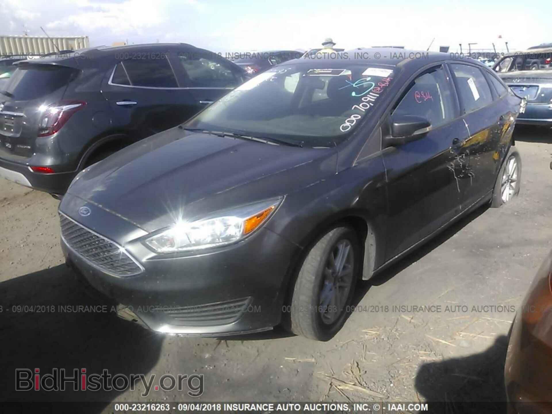 2015 Ford Focus - VIN: 1FADP3F25FL243517 - Photo 2