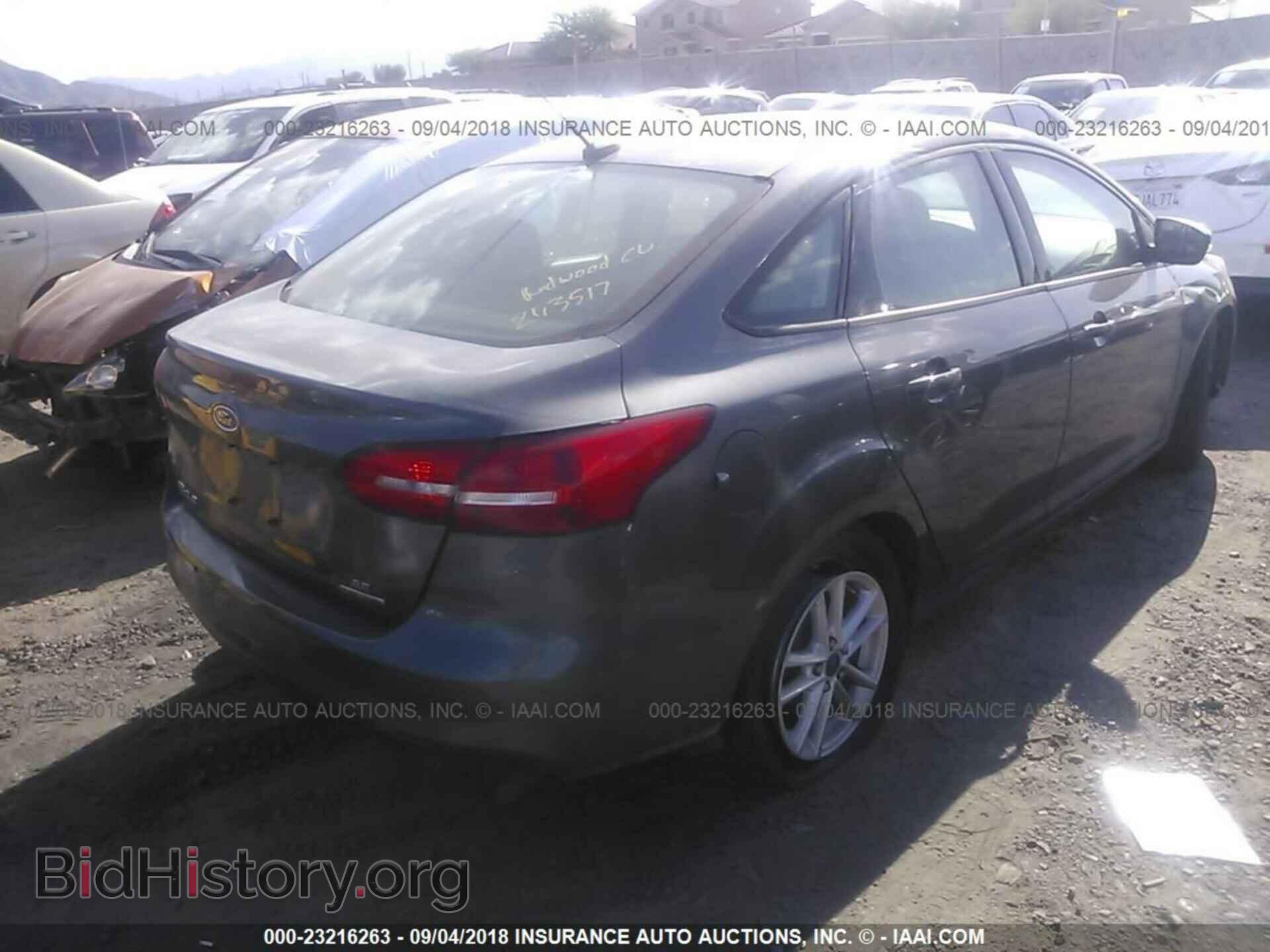 2015 Ford Focus - VIN: 1FADP3F25FL243517 - Photo 4