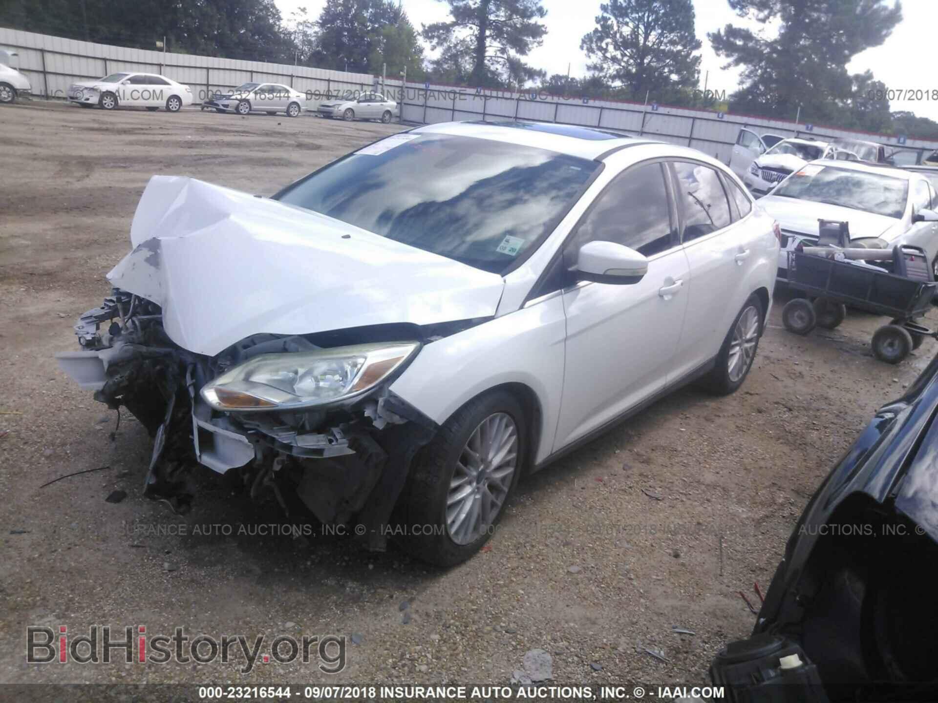 2012 Ford Focus - VIN: 1FAHP3H27CL176994 - Фото 2