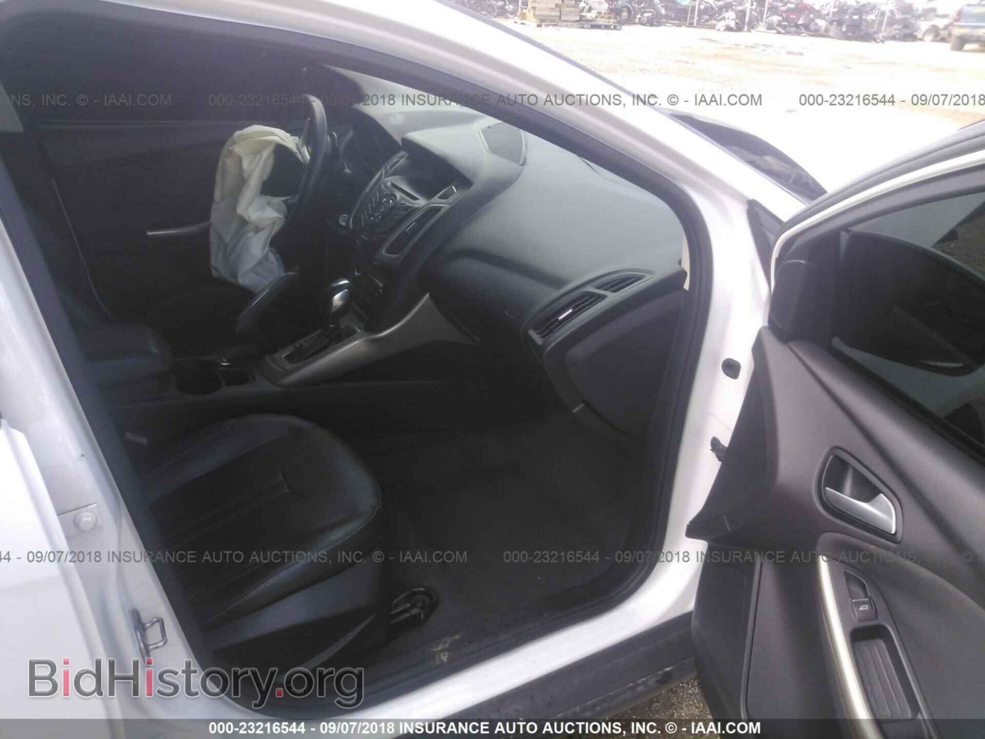 2012 Ford Focus - VIN: 1FAHP3H27CL176994 - Фото 5
