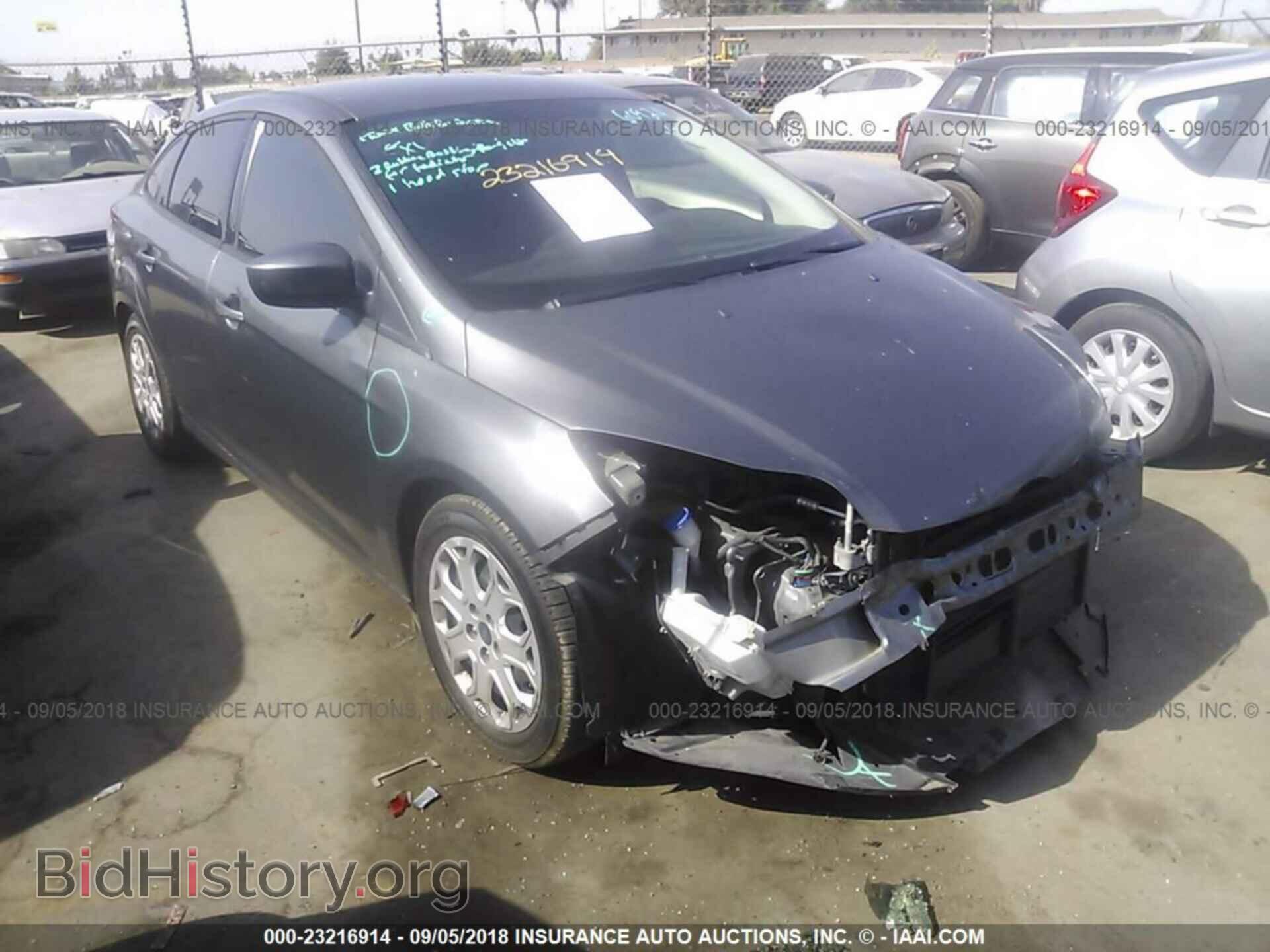 Photo 1FAHP3F26CL367633 - Ford Focus 2012