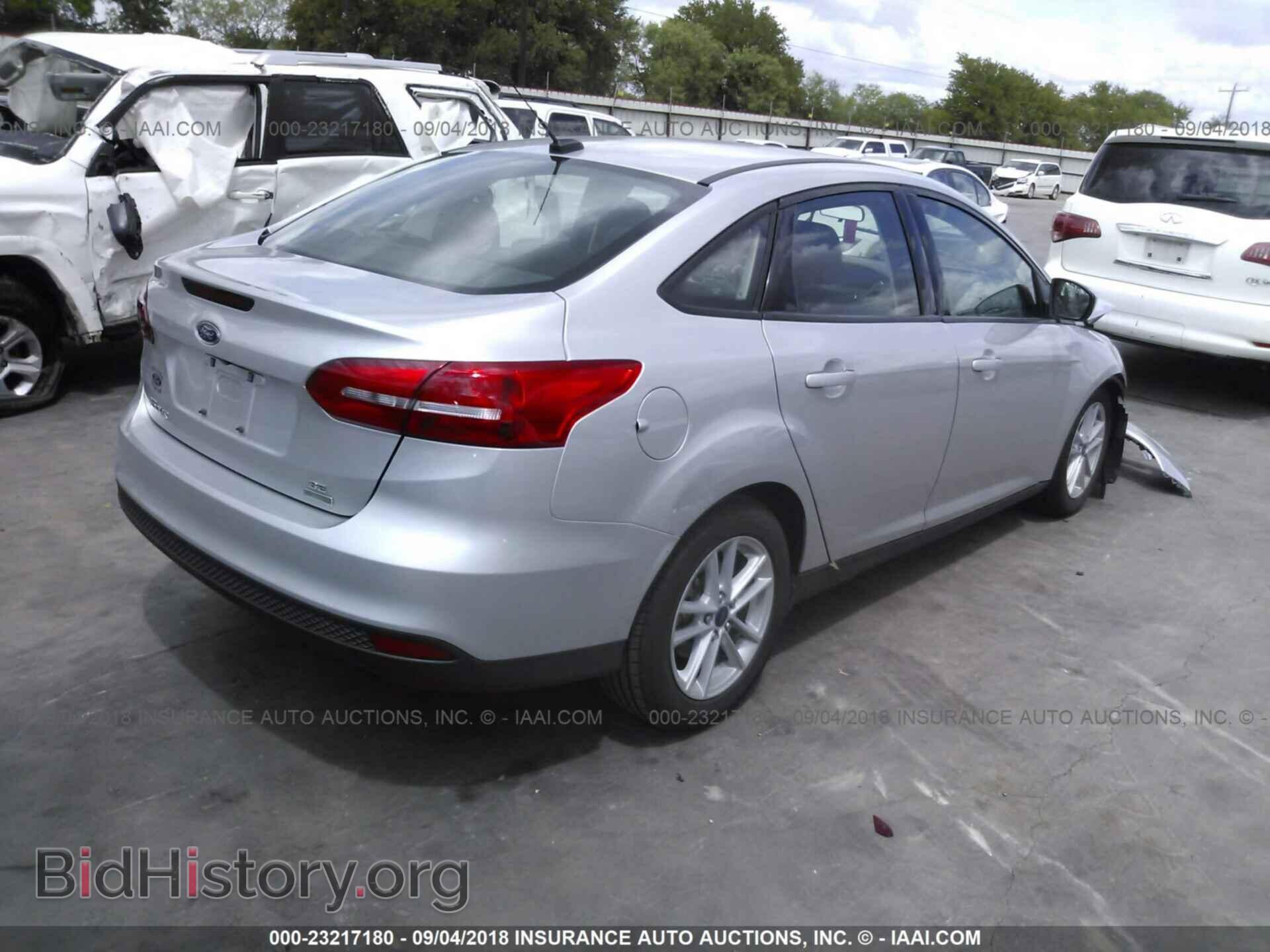 2018 Ford Focus - VIN: 1FADP3FE3JL229795 - Фото 4