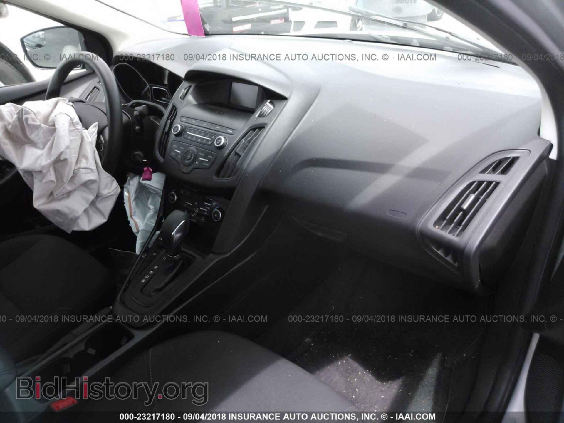 2018 Ford Focus - VIN: 1FADP3FE3JL229795 - Фото 5