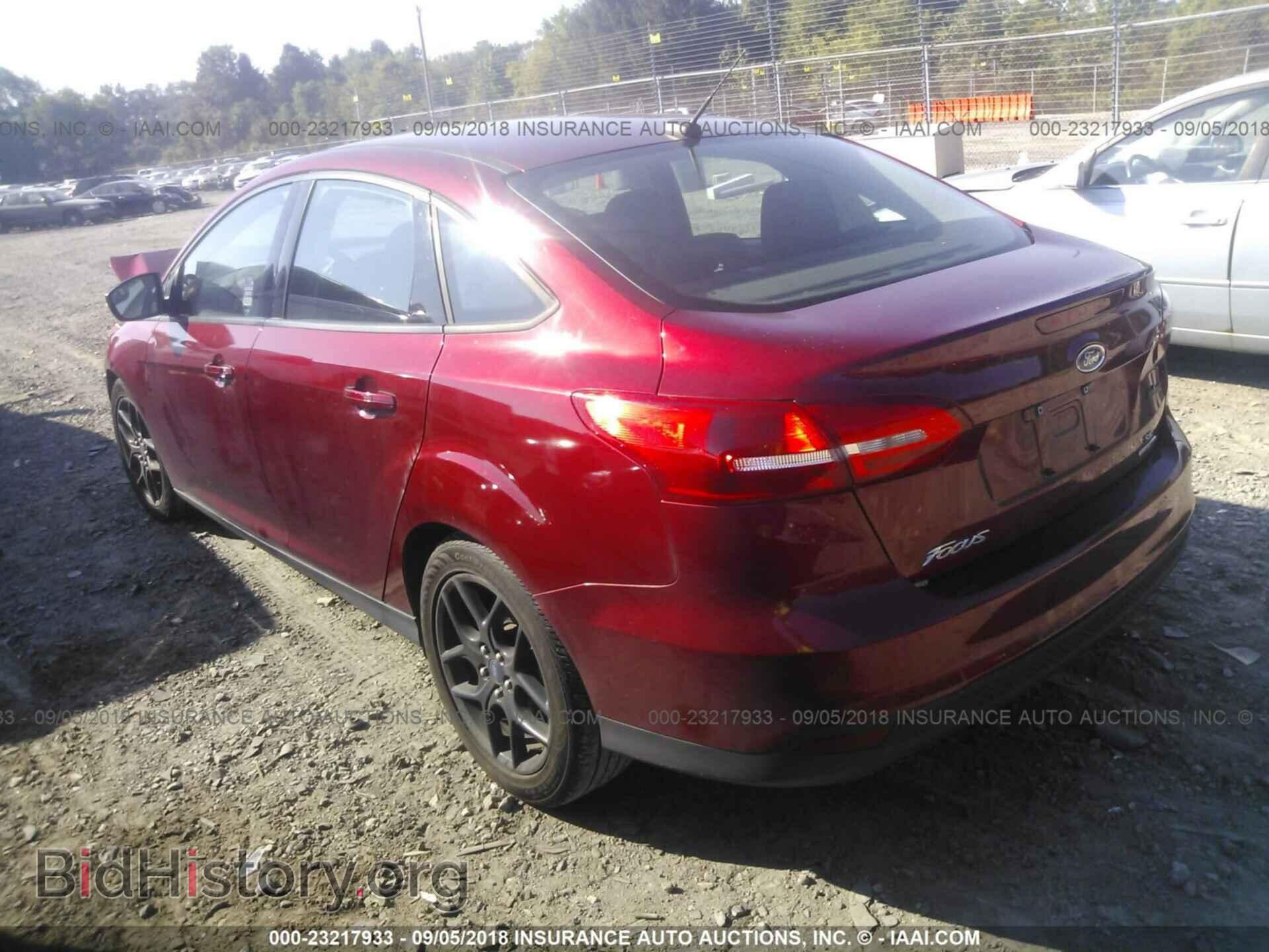 2016 Ford Focus - VIN: 1FADP3F22GL205891 - Photo 3