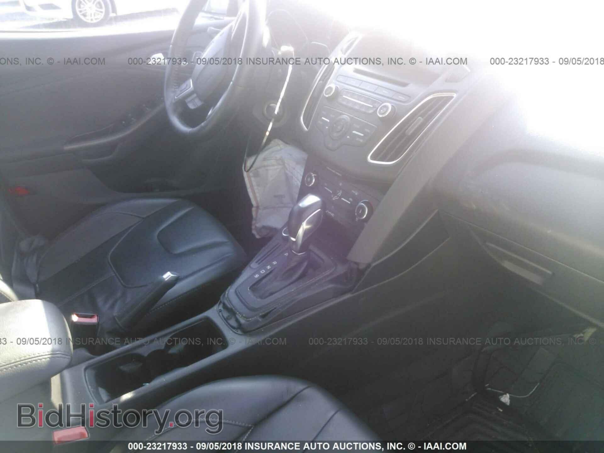 2016 Ford Focus - VIN: 1FADP3F22GL205891 - Photo 5