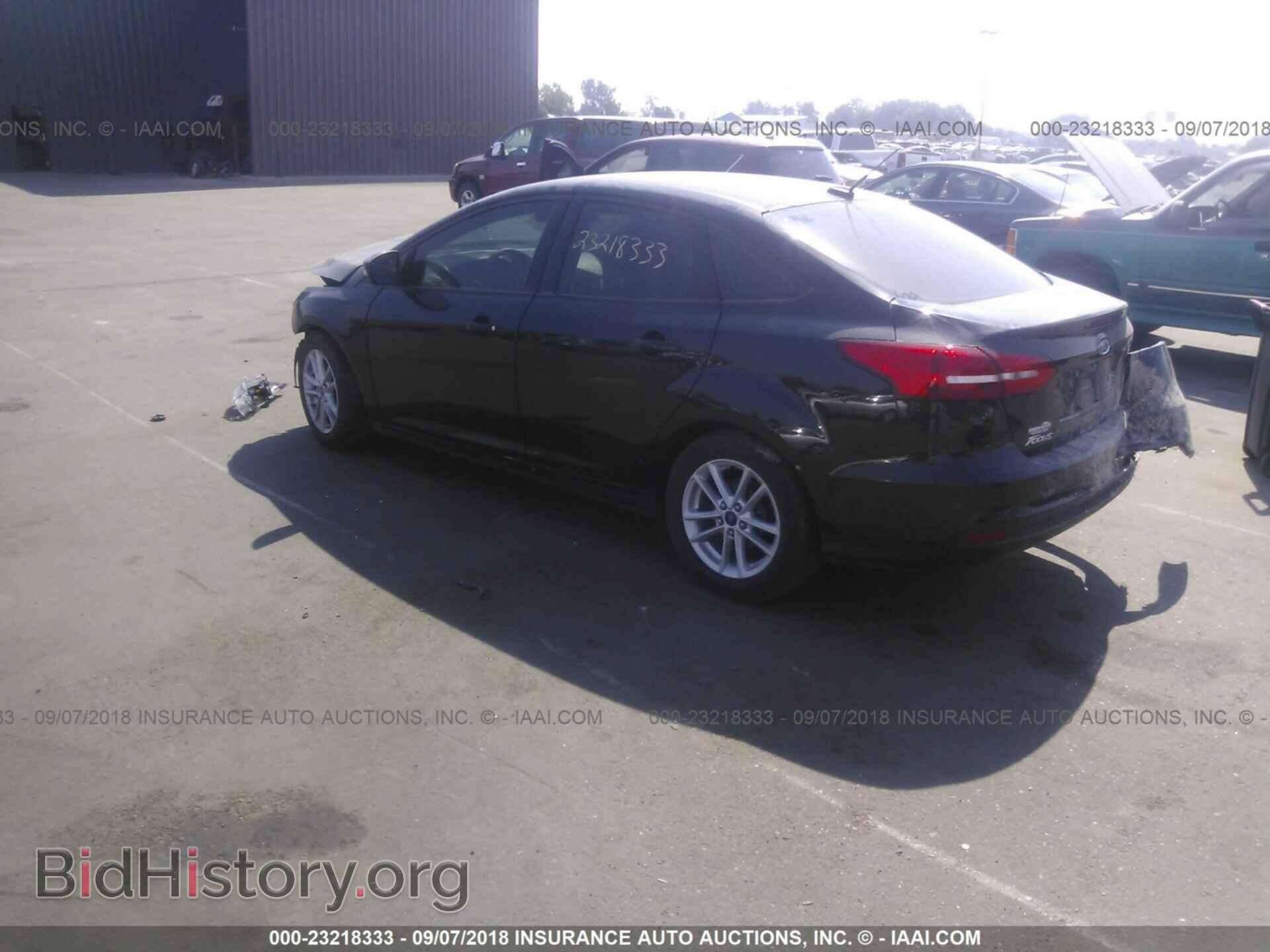 2016 Ford Focus - VIN: 1FADP3F28GL246042 - Photo 3