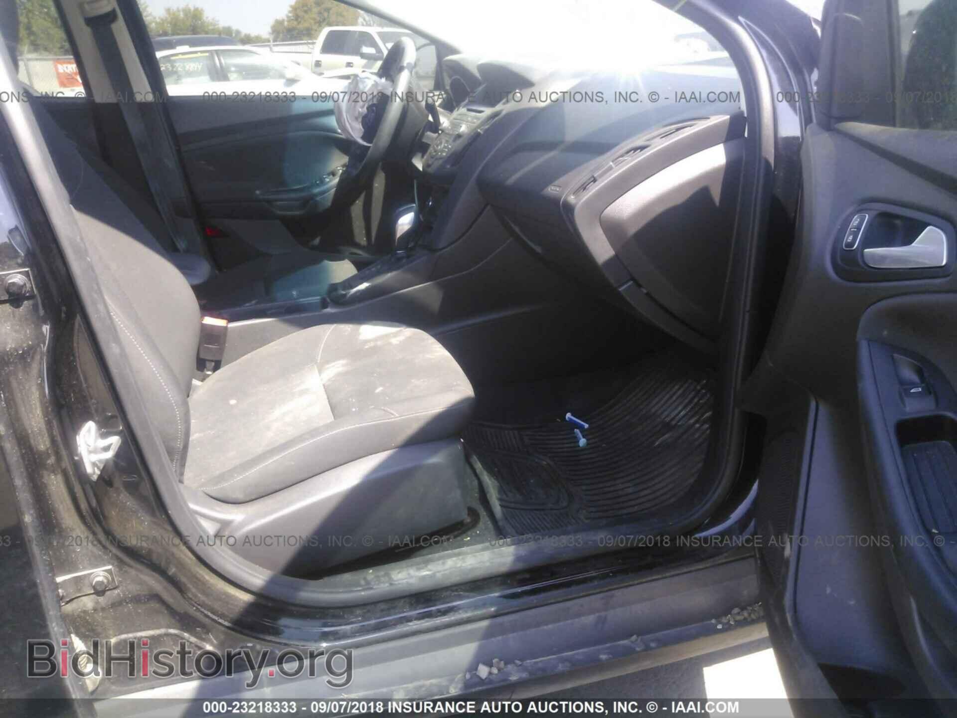 2016 Ford Focus - VIN: 1FADP3F28GL246042 - Photo 5