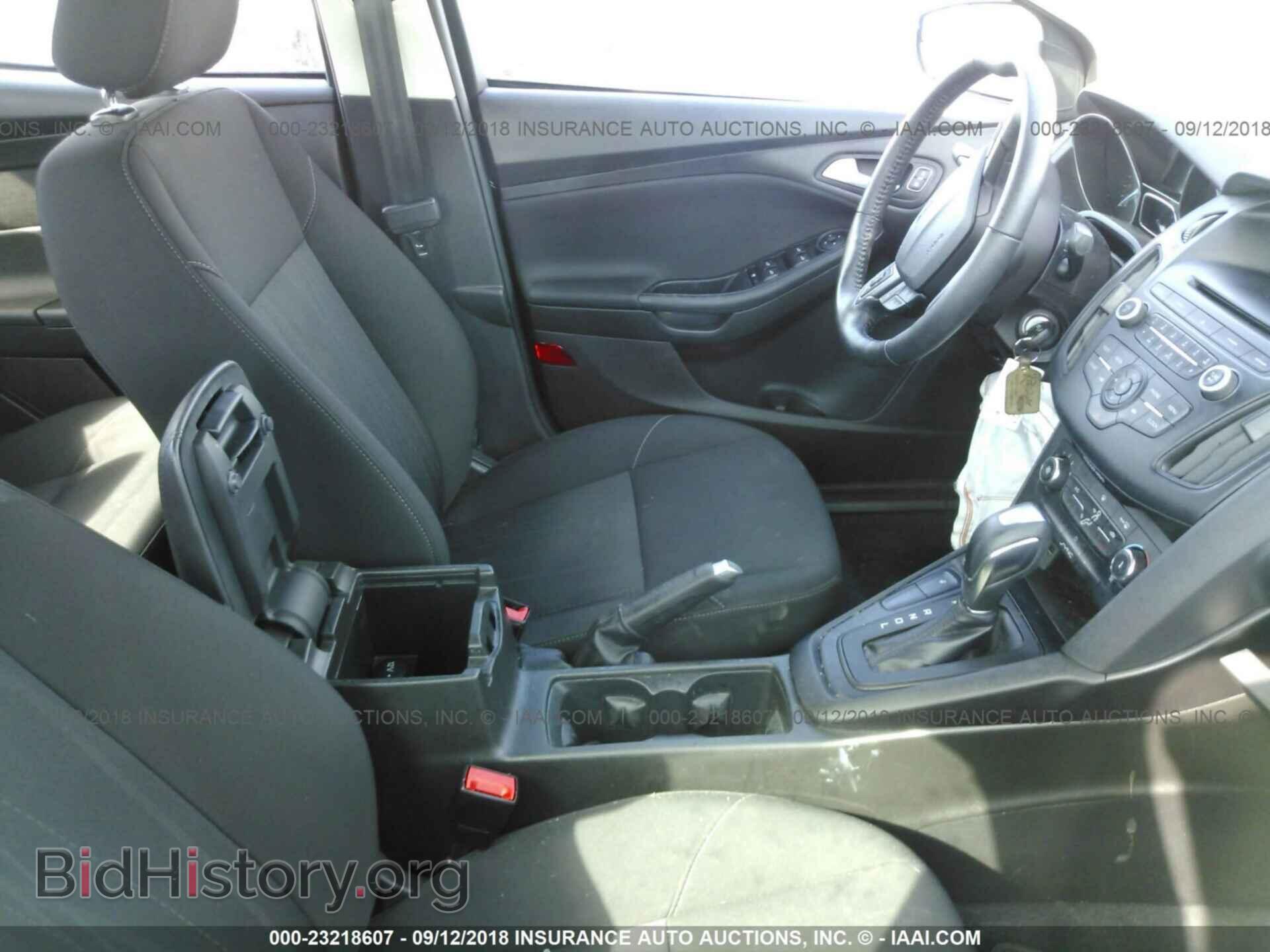 2016 Ford Focus - VIN: 1FADP3F21GL202884 - Photo 5