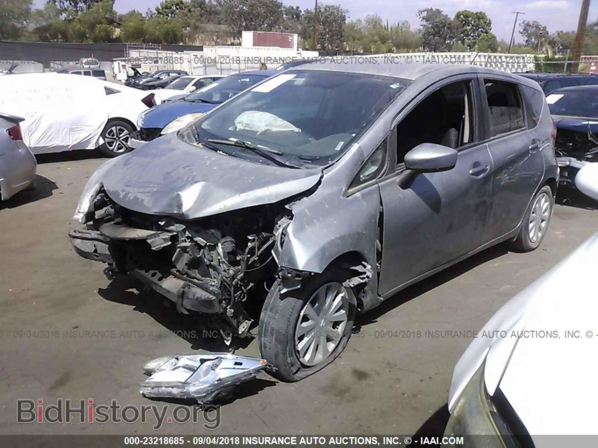 2015 Nissan Versa note - VIN: 3N1CE2CP7FL424406 - Фото 2