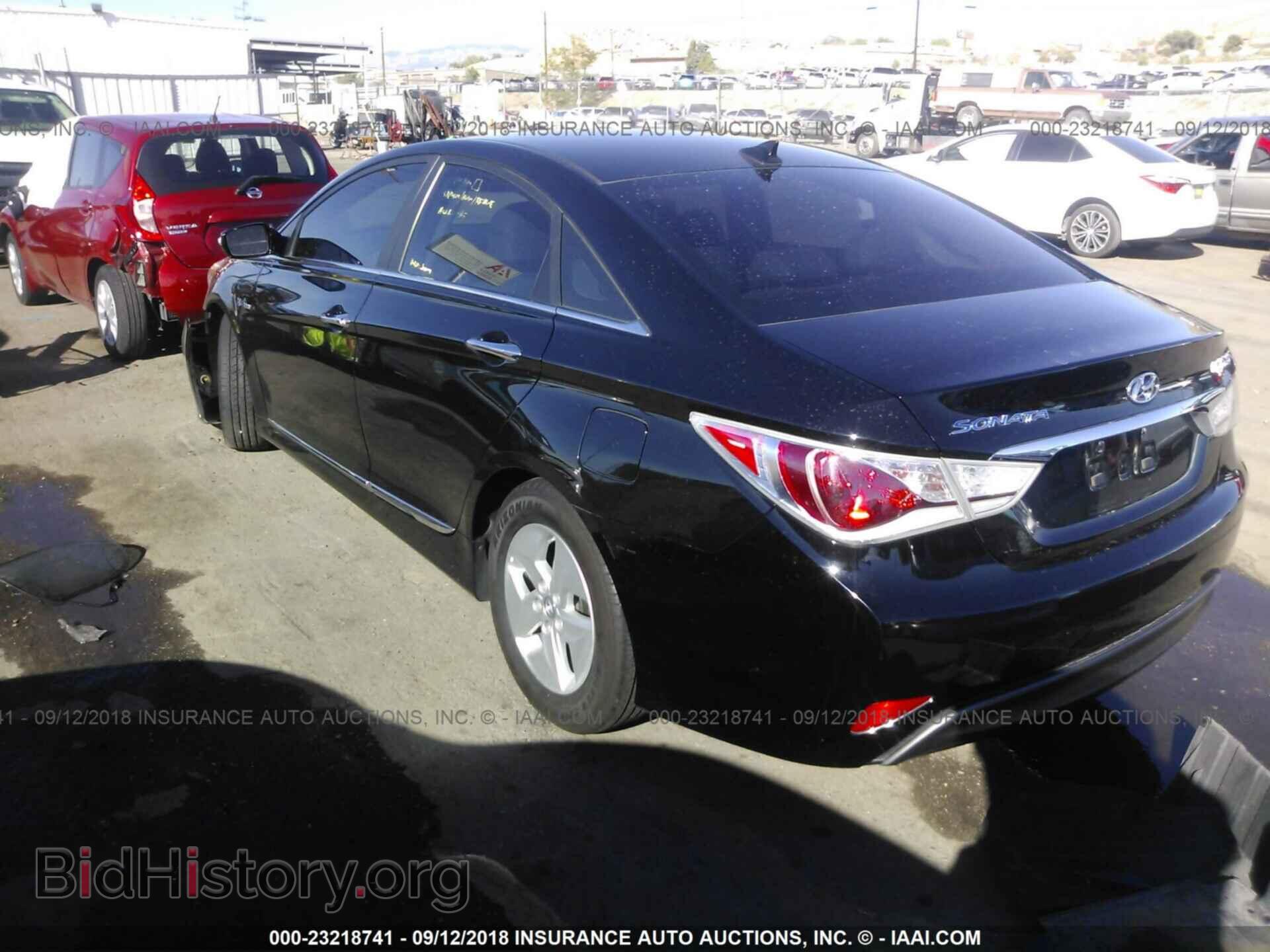 2012 Hyundai Sonata - VIN: KMHEC4A40CA056696 - Фото 3