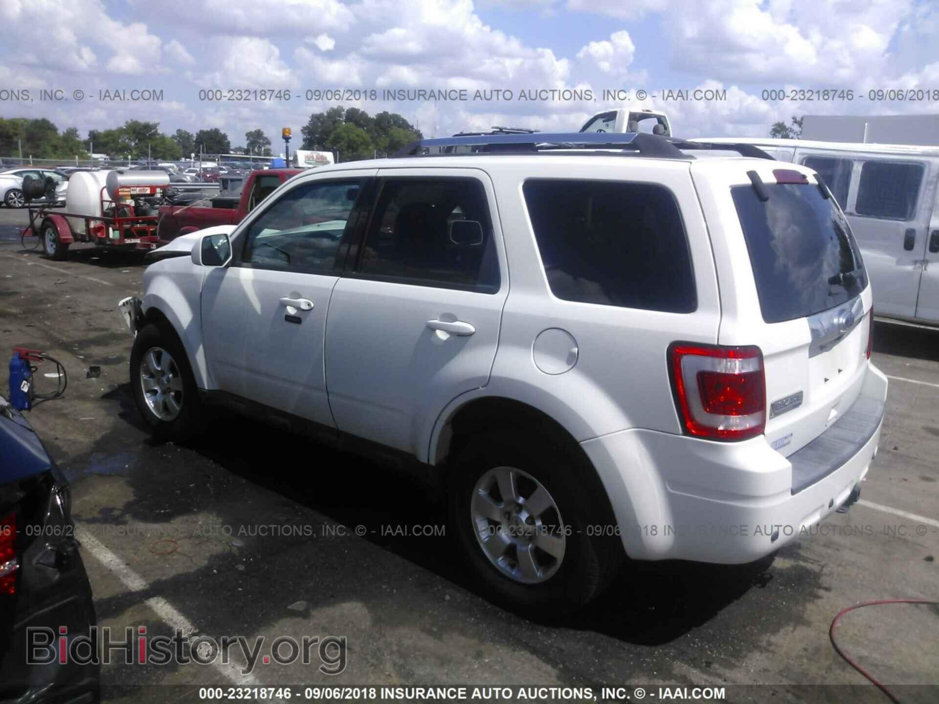 2011 Ford Escape - VIN: 1FMCU0EG1BKC01965 - Фото 3