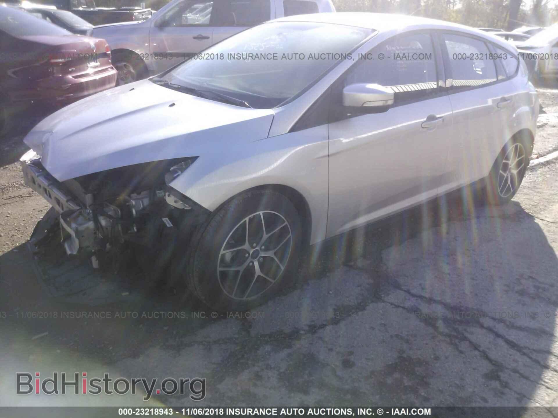 2017 Ford Focus - VIN: 1FADP3M28HL229892 - Фото 2