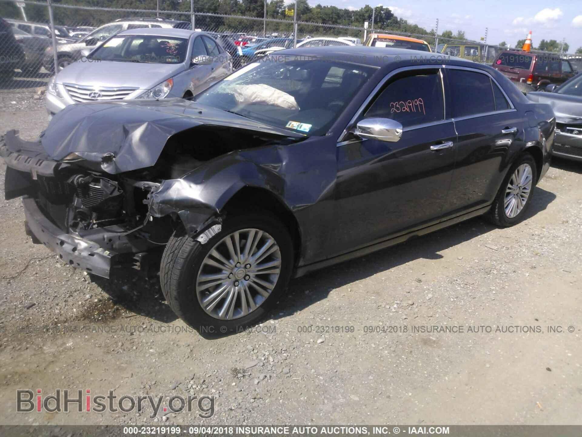 2013 Chrysler 300c - VIN: 2C3CCAKT2DH646552 - Фото 2