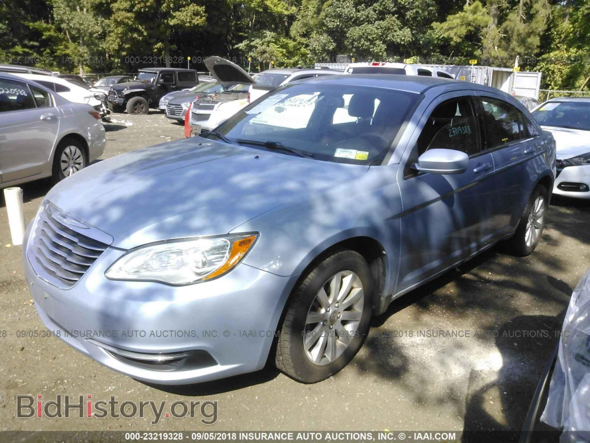 2013 Chrysler 200 - VIN: 1C3CCBBB9DN570574 - Photo 2