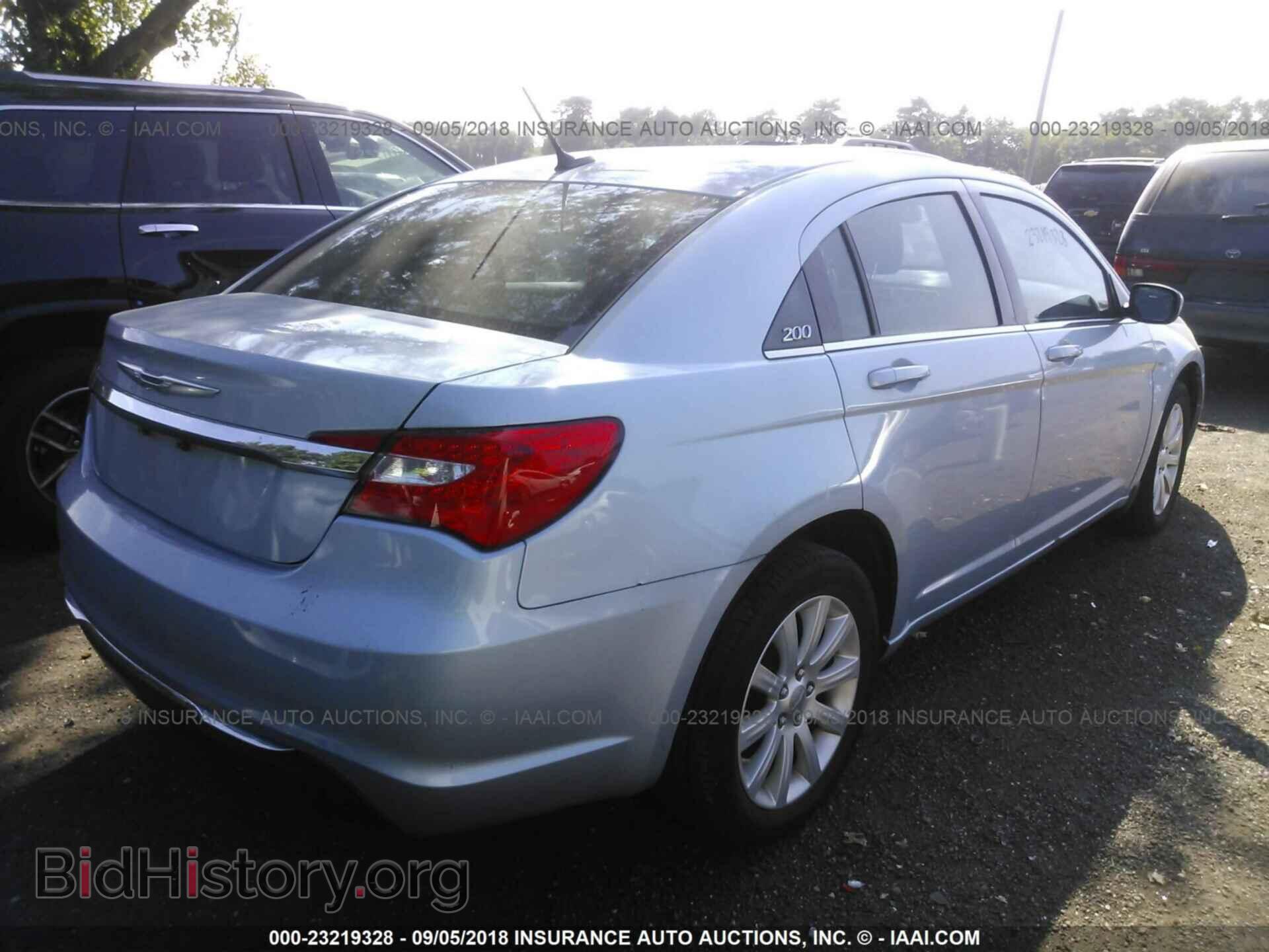 2013 Chrysler 200 - VIN: 1C3CCBBB9DN570574 - Photo 4