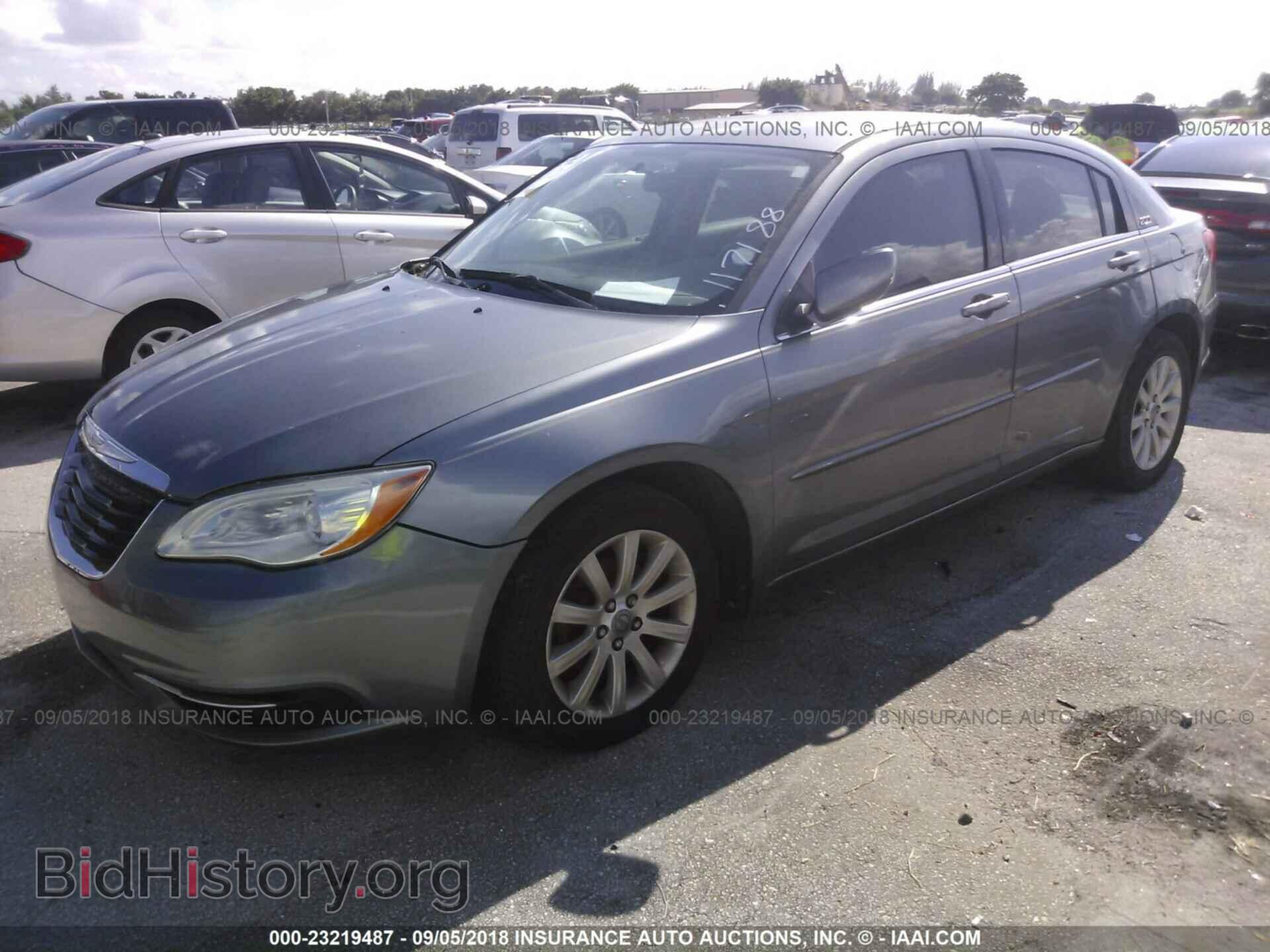 2012 Chrysler 200 - VIN: 1C3CCBBBXCN117188 - Фото 2