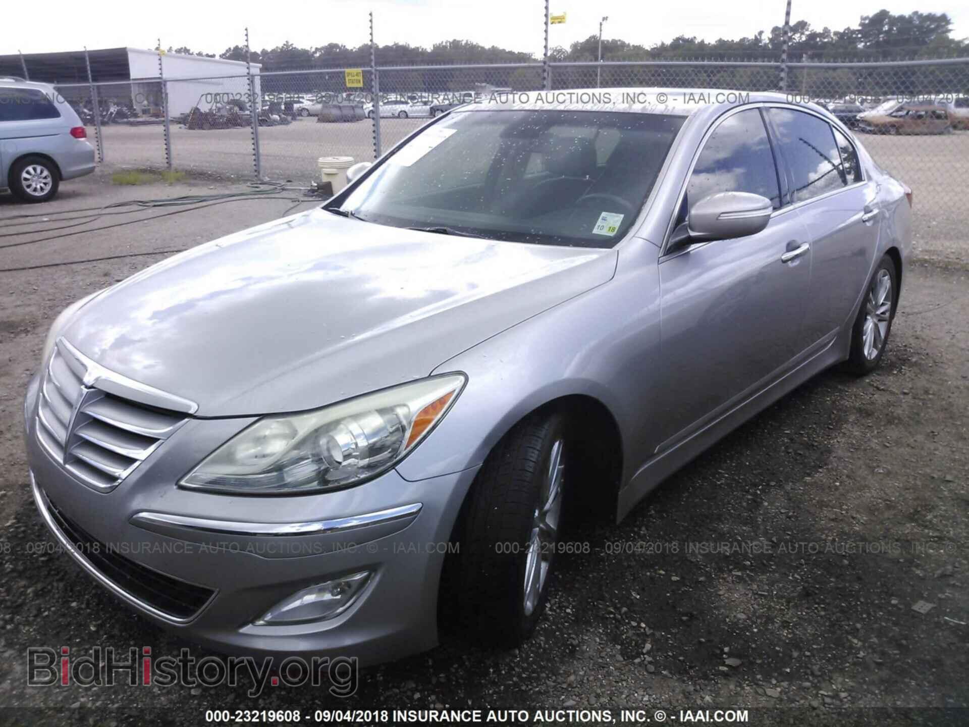 2012 Hyundai Genesis - VIN: KMHGC4DD2CU169357 - Фото 2