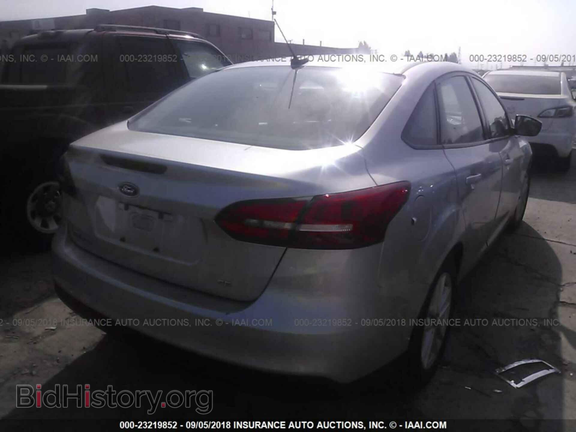 2015 Ford Focus - VIN: 1FADP3F22FL256838 - Photo 4