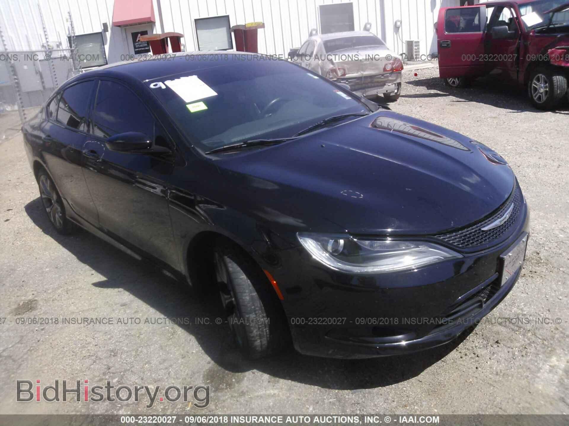 Photo 1C3CCCBBXFN699755 - Chrysler 200 2015