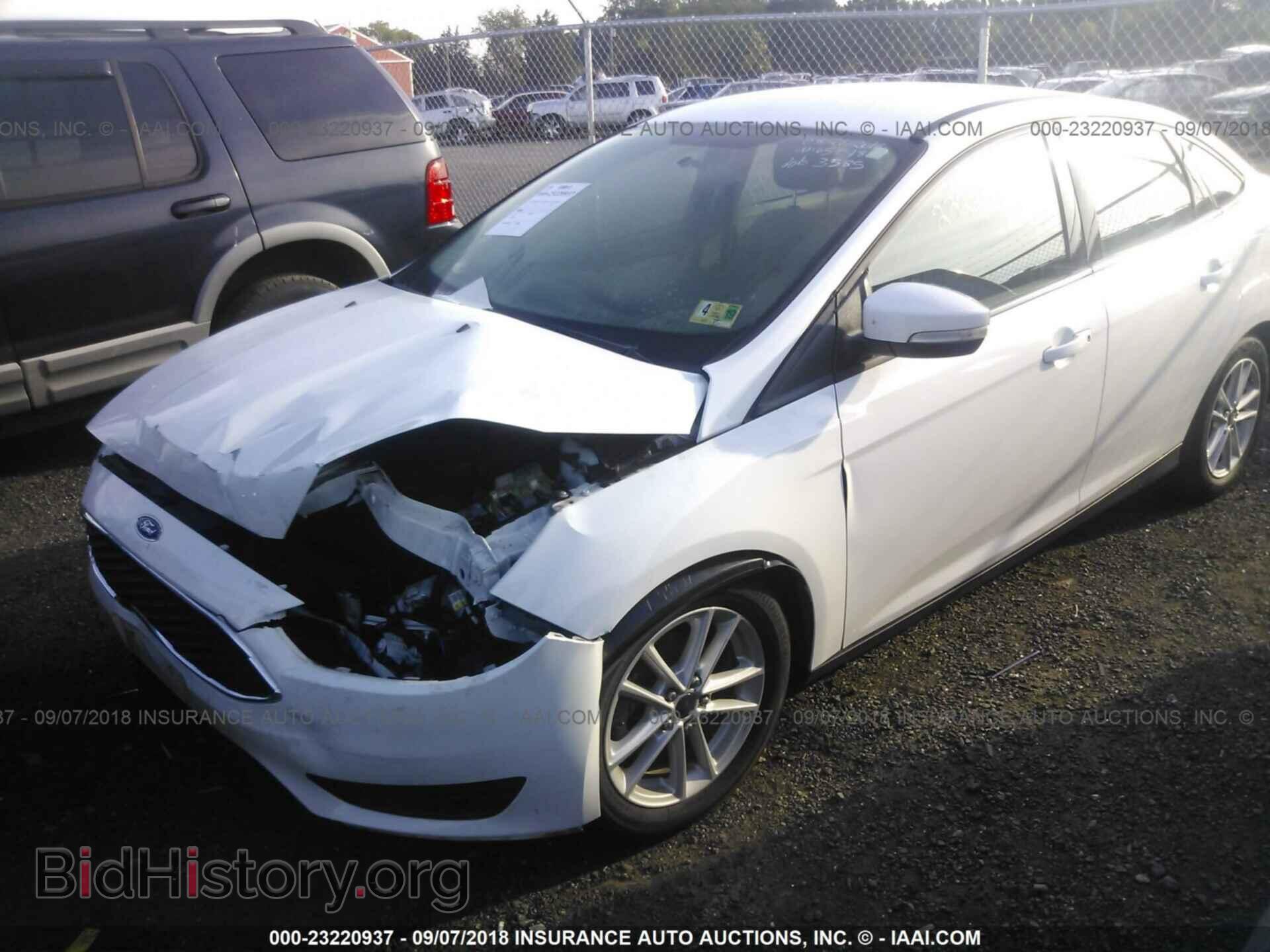 2015 Ford Focus - VIN: 1FADP3F23FL215926 - Фото 2