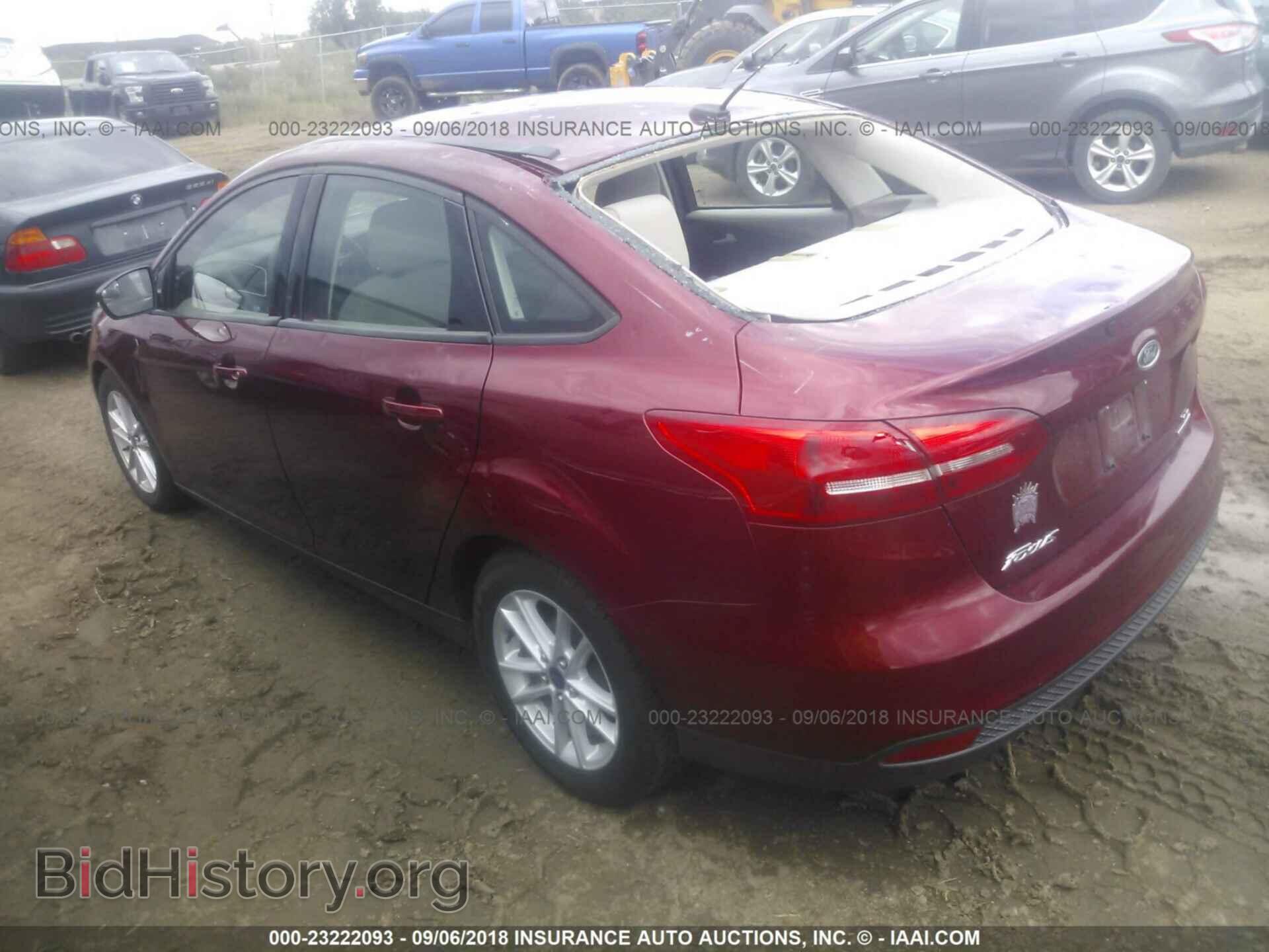 2016 Ford Focus - VIN: 1FADP3F29GL263092 - Photo 3
