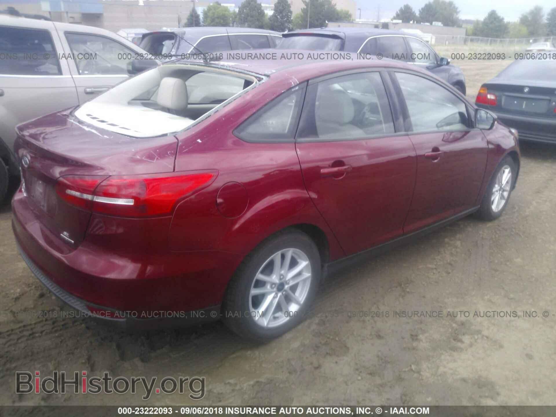 2016 Ford Focus - VIN: 1FADP3F29GL263092 - Photo 4