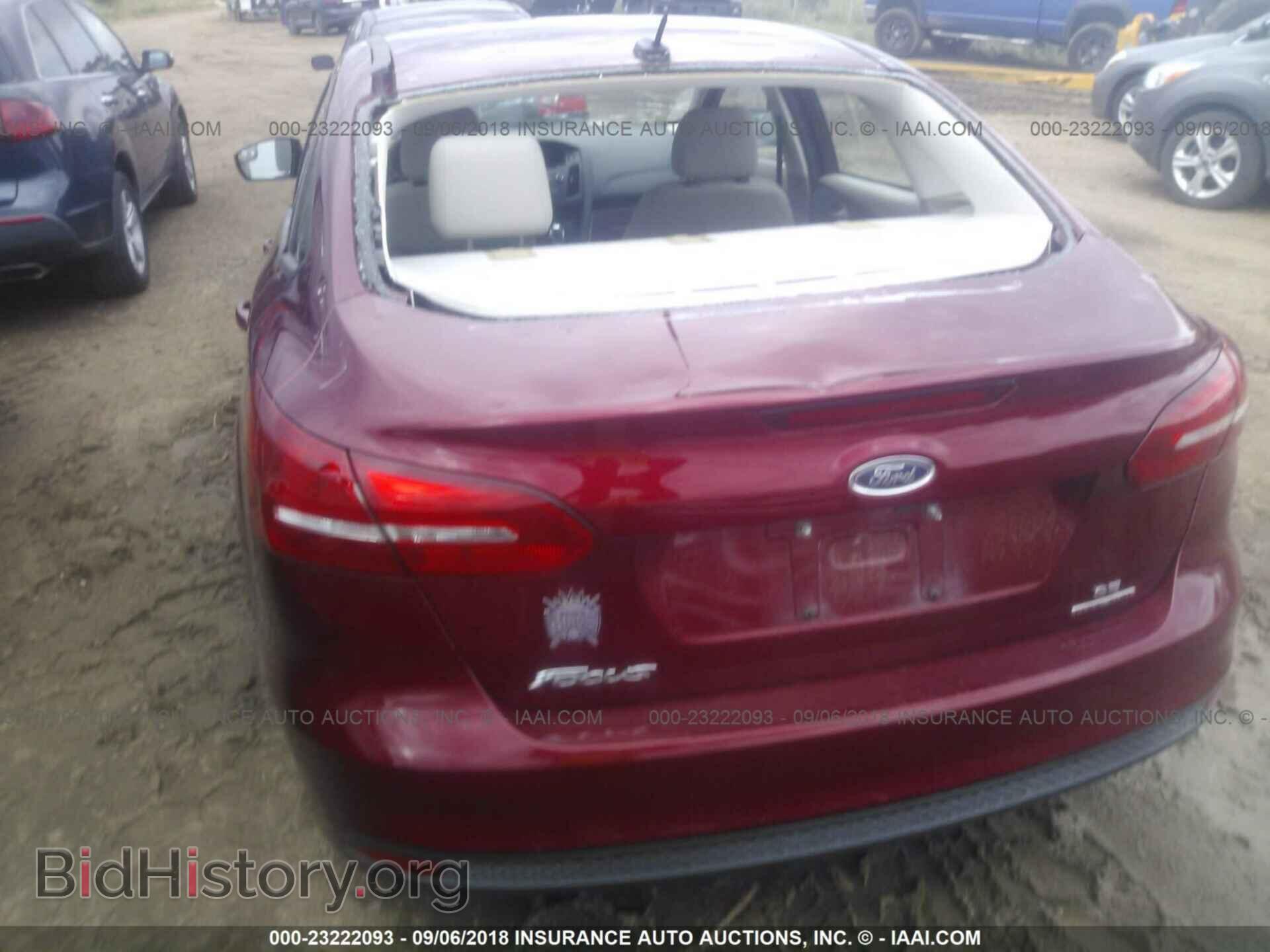 2016 Ford Focus - VIN: 1FADP3F29GL263092 - Photo 6