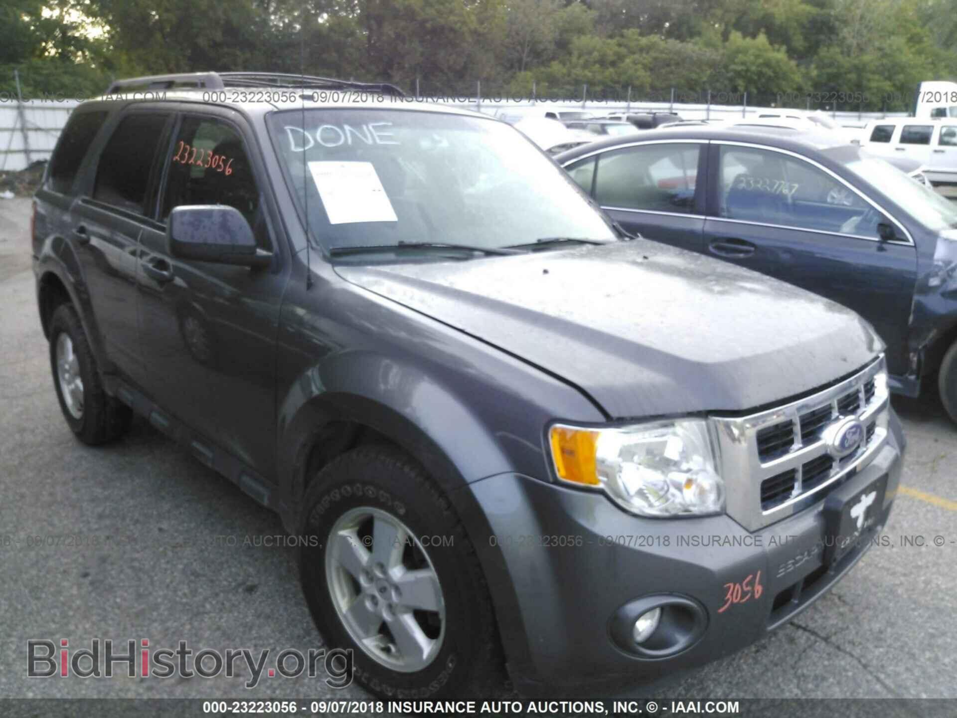 Photo 1FMCU0D71BKC30979 - Ford Escape 2011