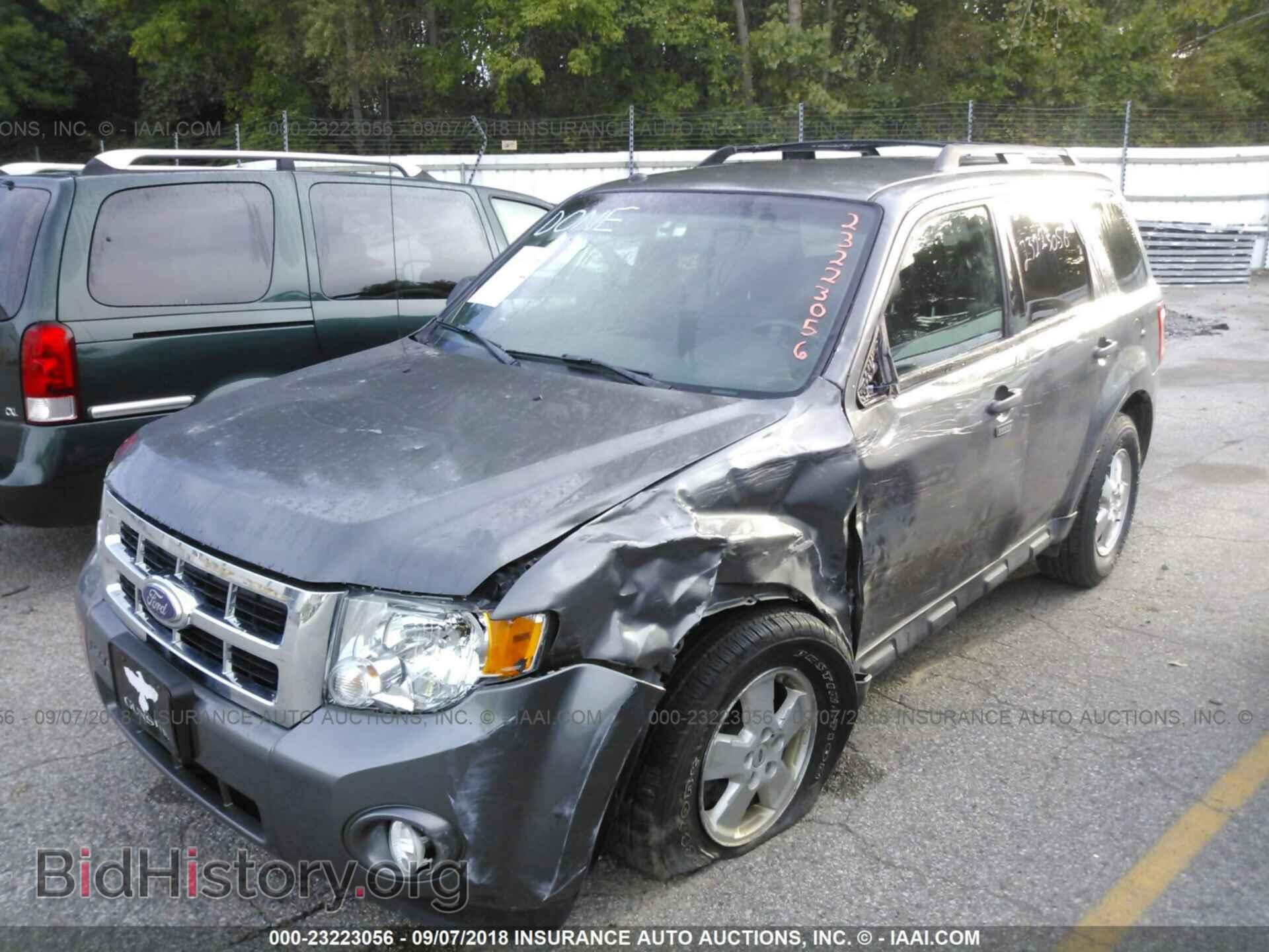 2011 Ford Escape - VIN: 1FMCU0D71BKC30979 - Фото 2