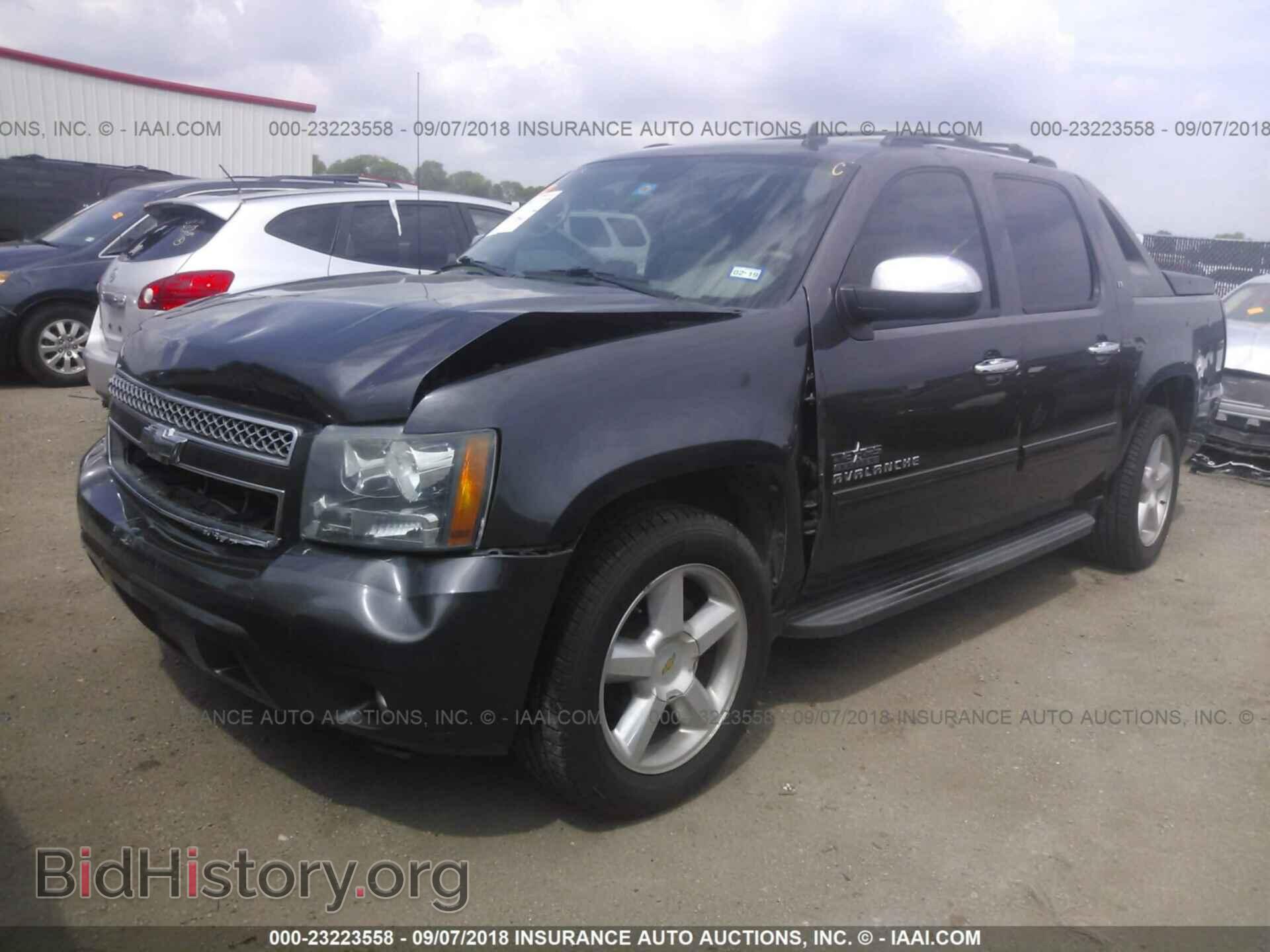 2011 Chevrolet Avalanche - VIN: 3GNMCFE03BG138500 - Фото 2