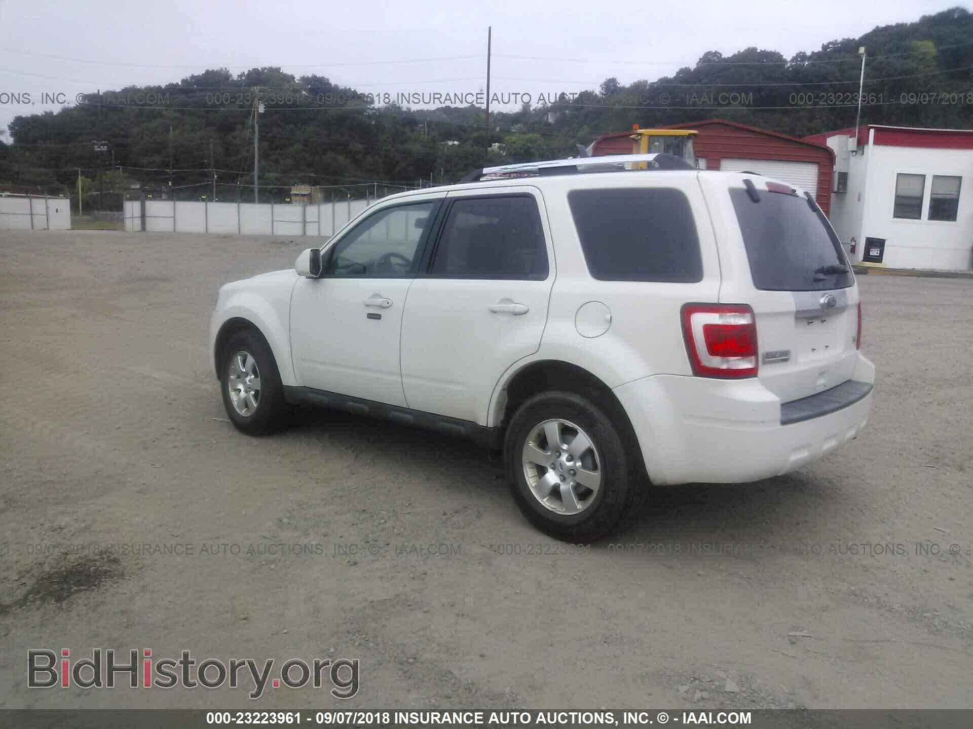 2011 Ford Escape - VIN: 1FMCU9EG9BKC03242 - Фото 3