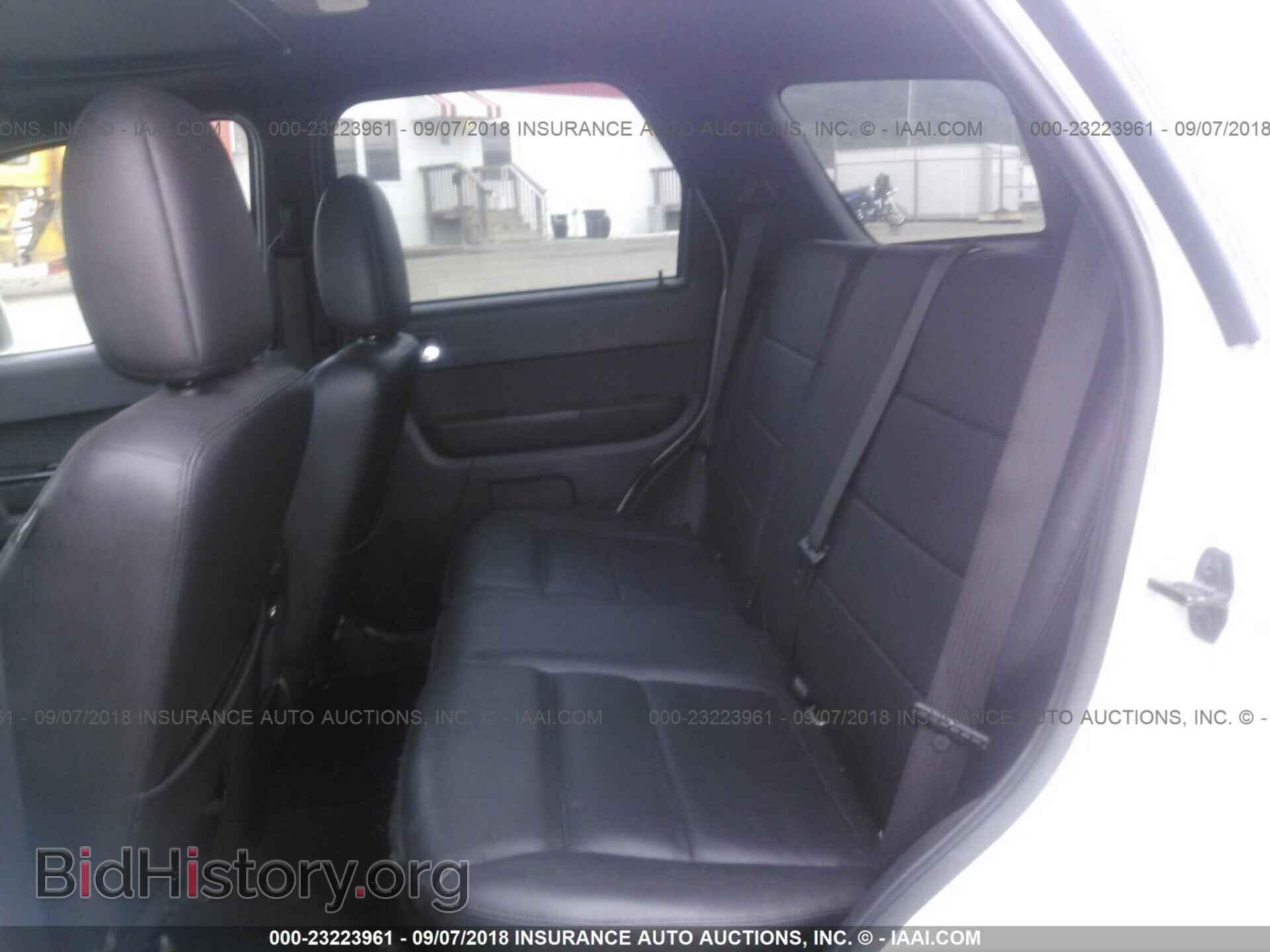 2011 Ford Escape - VIN: 1FMCU9EG9BKC03242 - Фото 8