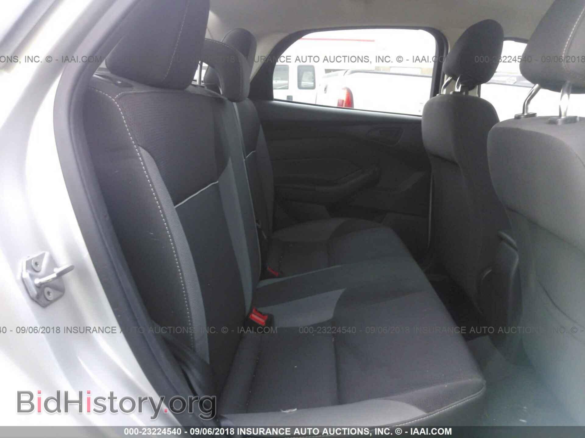 2012 Ford Focus - VIN: 1FAHP3F28CL177221 - Photo 8