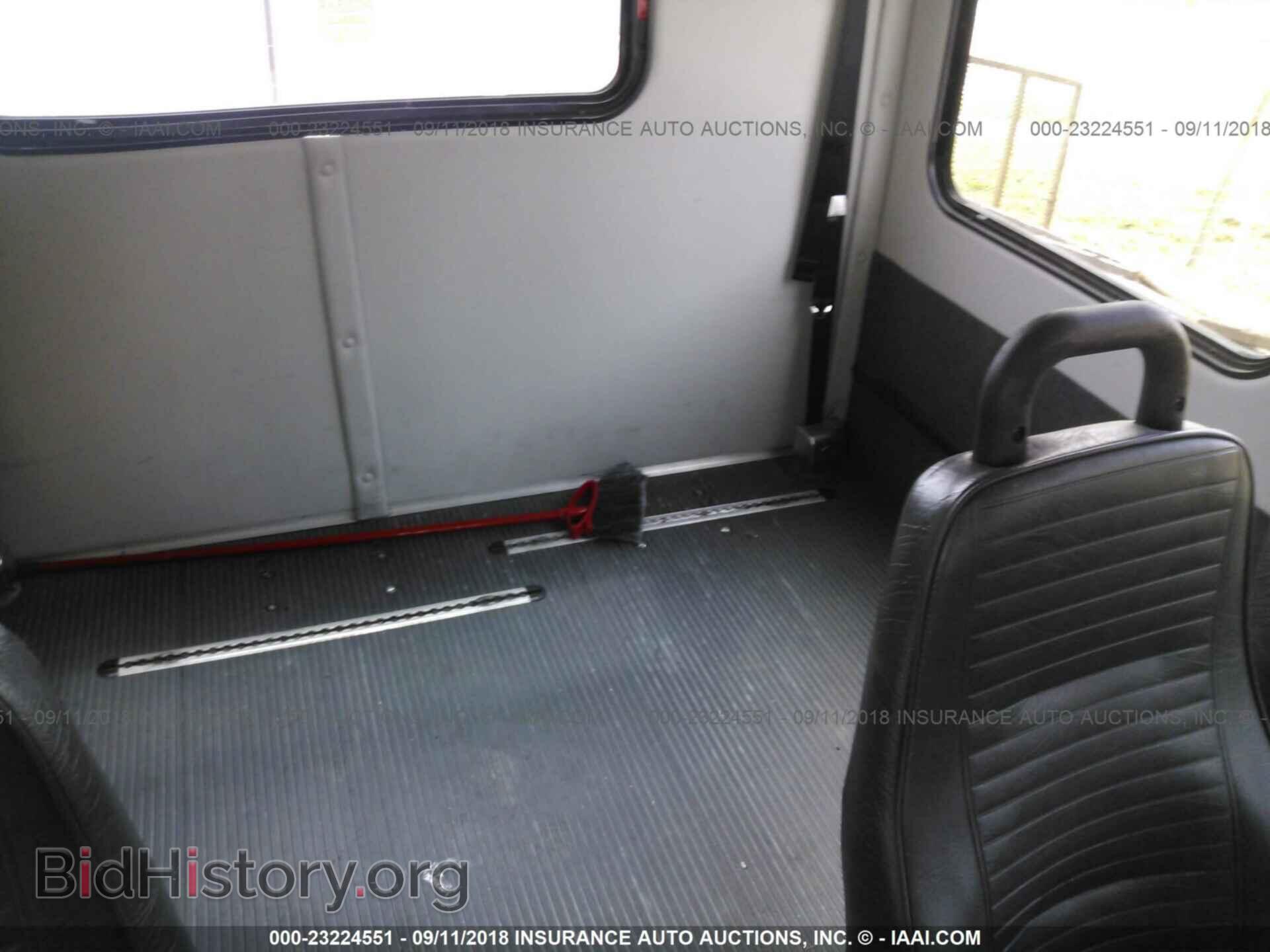 2011 Ford Econoline - VIN: 1FDEE3FL8BDA49206 - Photo 8