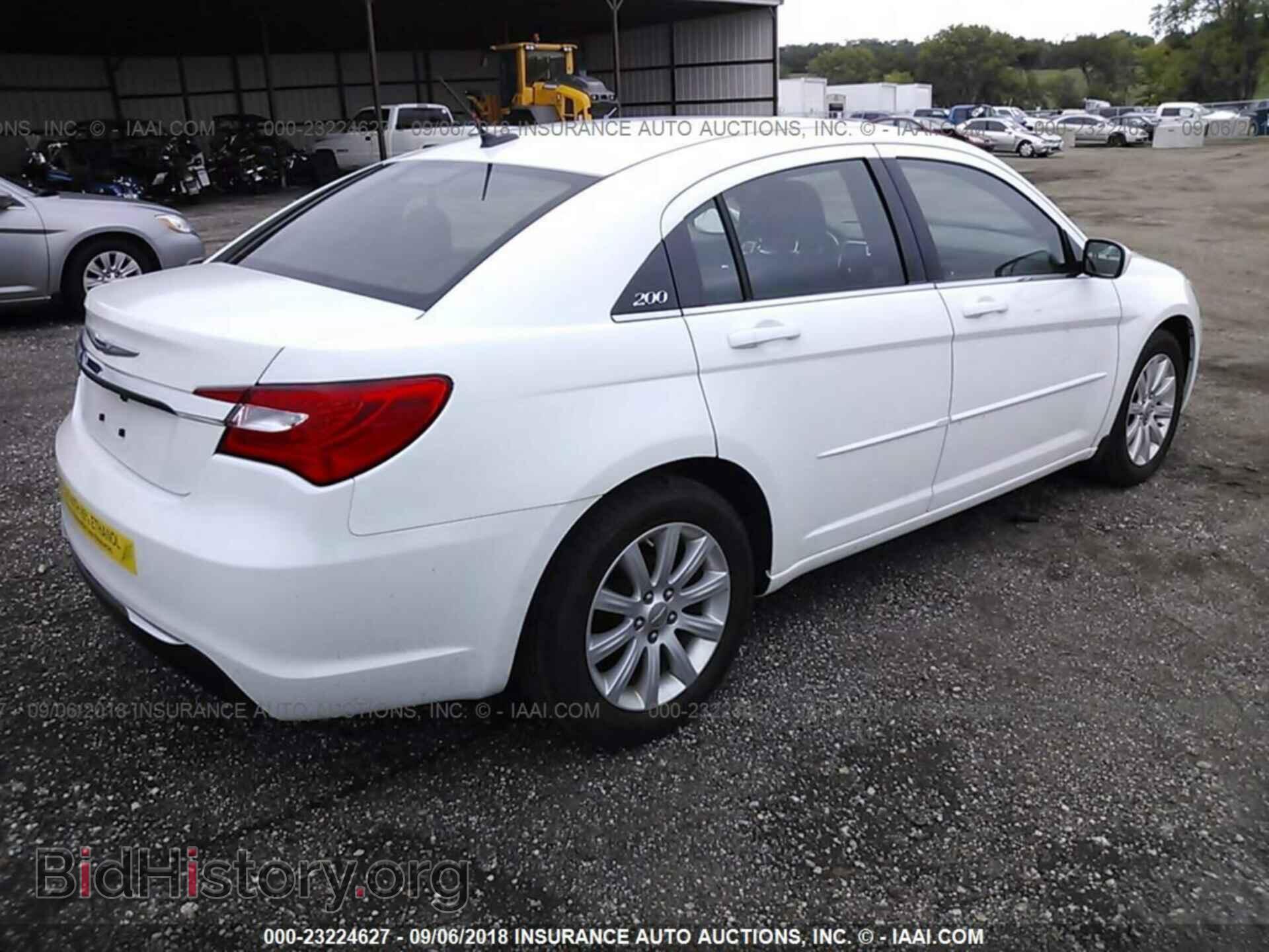 2013 Chrysler 200 - VIN: 1C3CCBBG1DN711164 - Фото 4