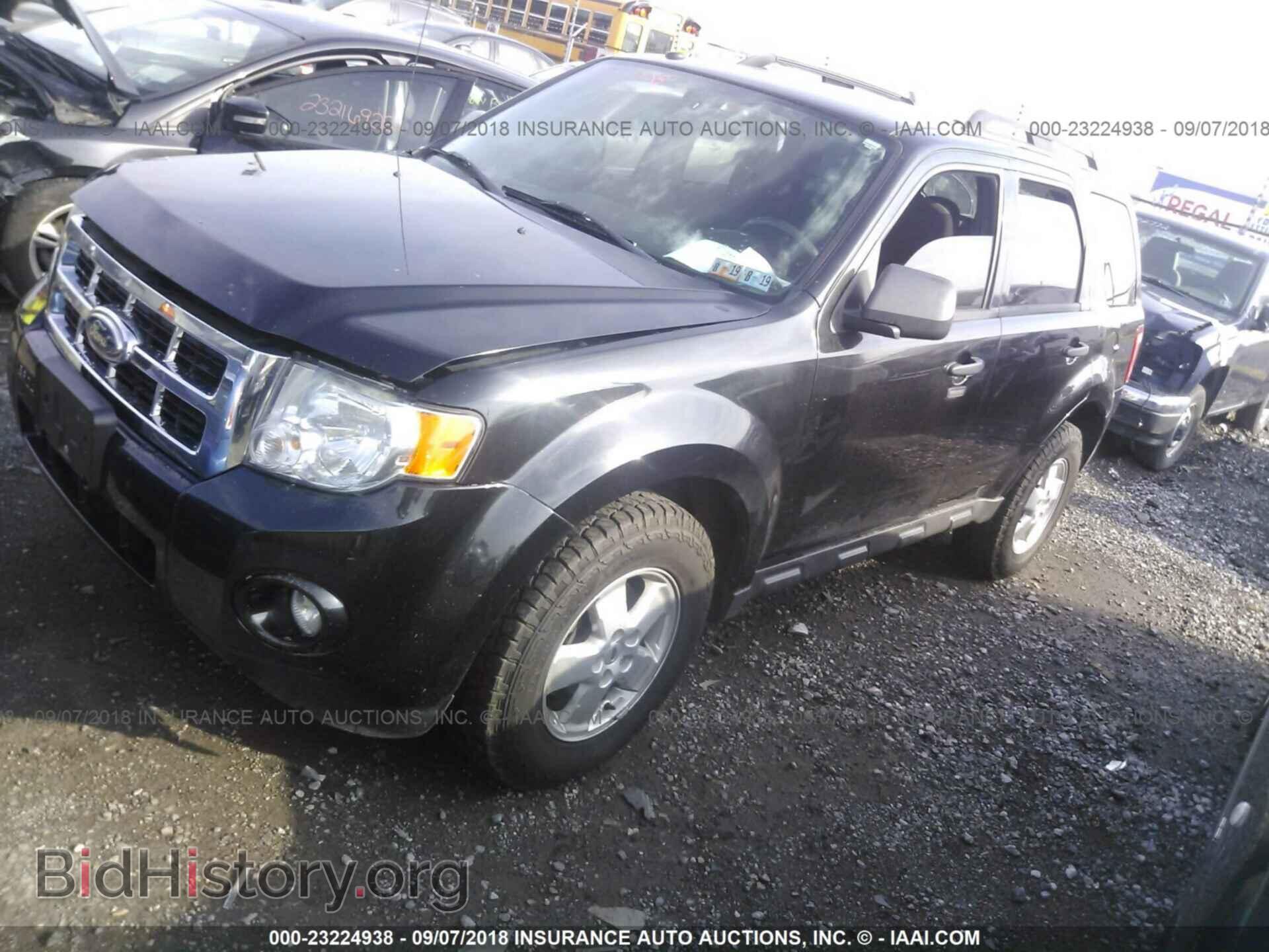 2011 Ford Escape - VIN: 1FMCU9DG5BKB47057 - Фото 2