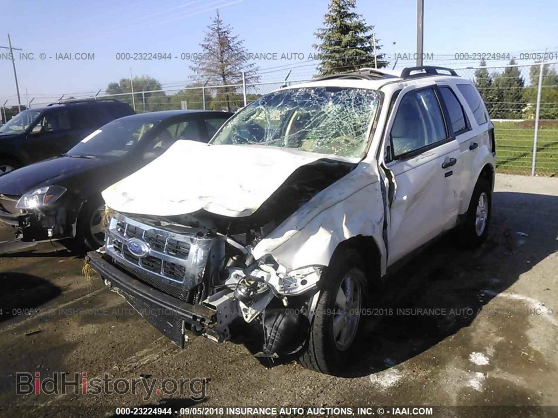 2011 Ford Escape - VIN: 1FMCU0D71BKC49774 - Photo 2