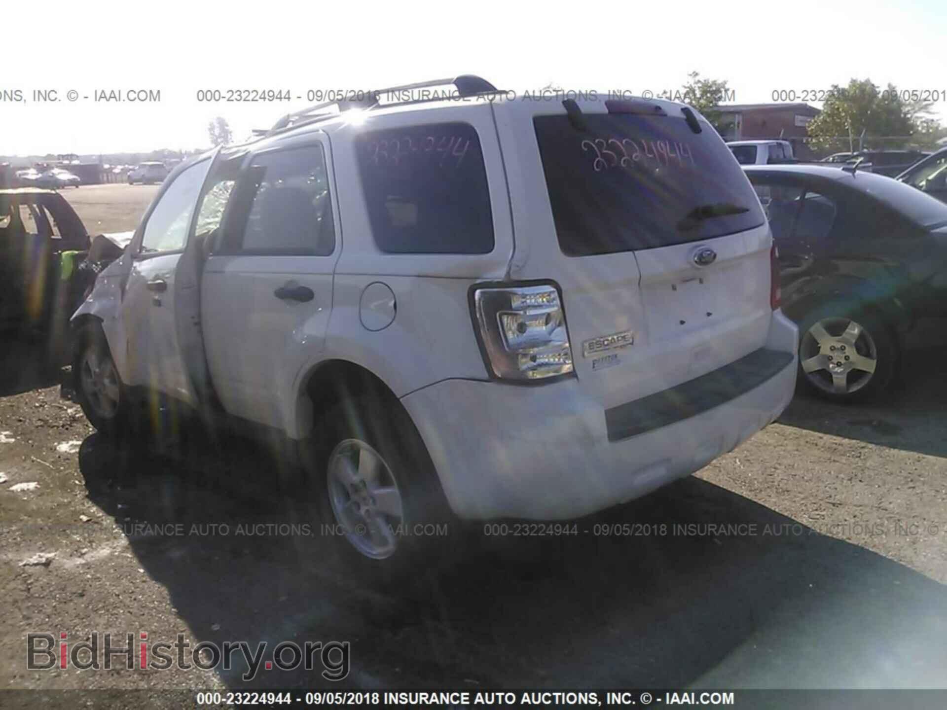2011 Ford Escape - VIN: 1FMCU0D71BKC49774 - Photo 3