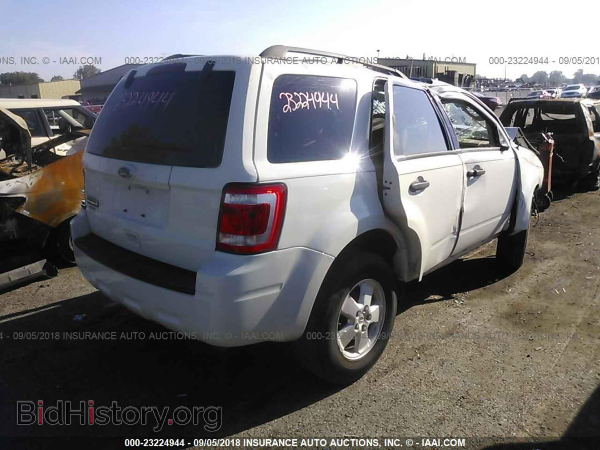 2011 Ford Escape - VIN: 1FMCU0D71BKC49774 - Photo 4