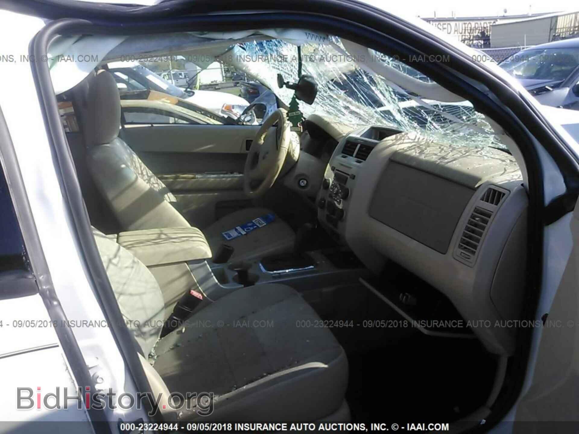2011 Ford Escape - VIN: 1FMCU0D71BKC49774 - Photo 5
