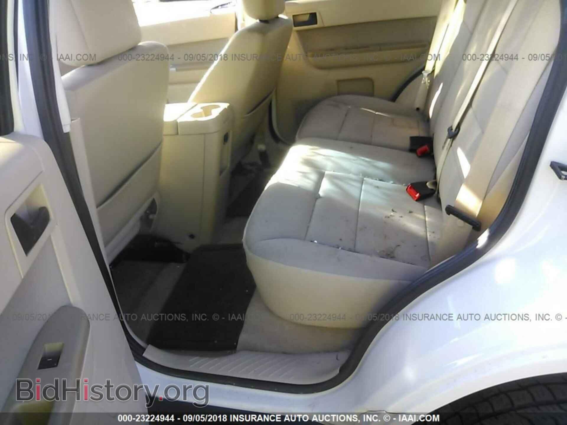 2011 Ford Escape - VIN: 1FMCU0D71BKC49774 - Photo 8