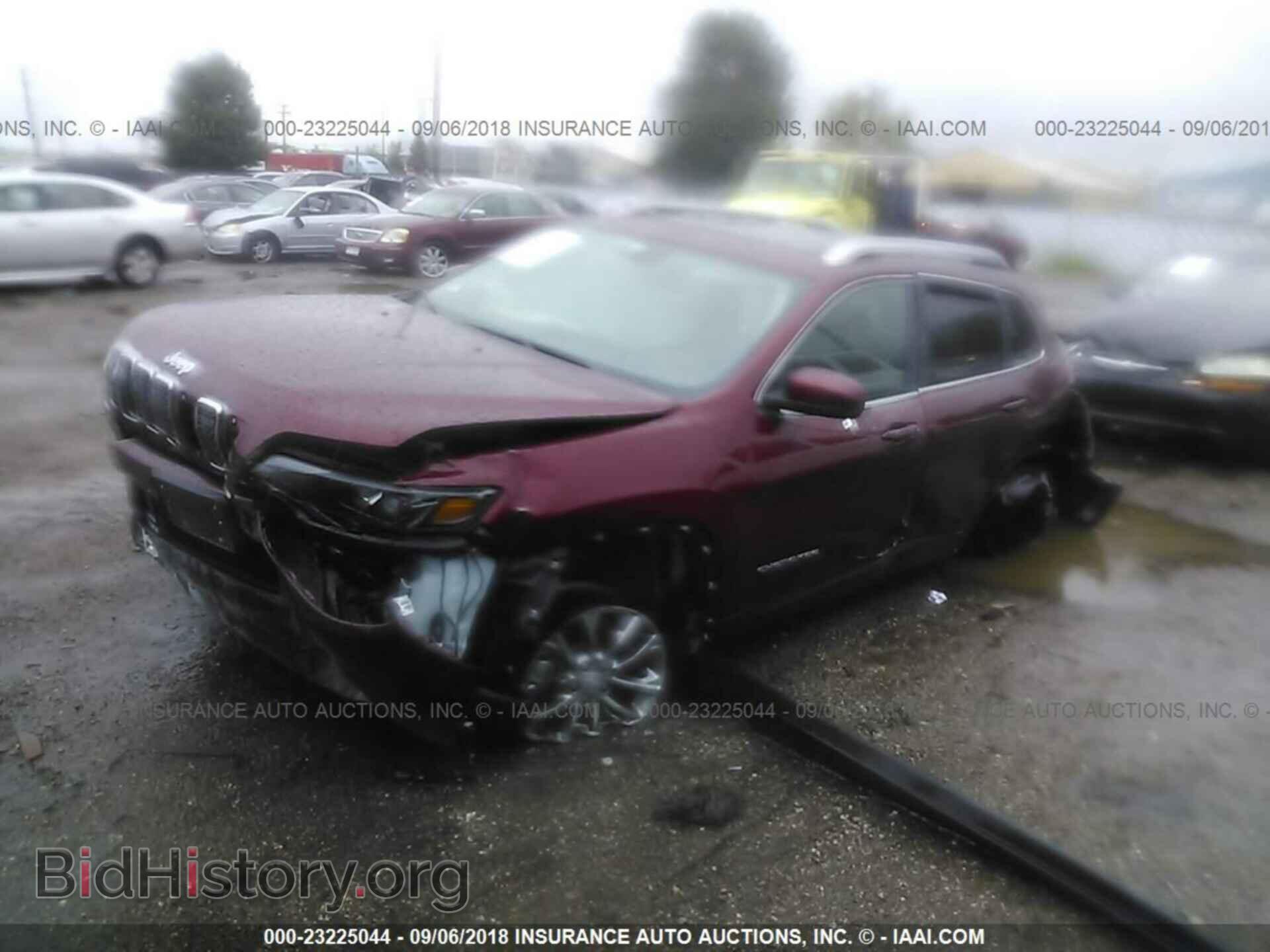 2019 Jeep Cherokee - VIN: 1C4PJMLB0KD213414 - Photo 2