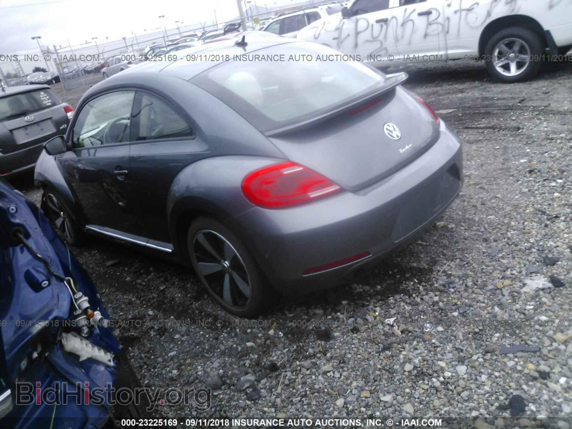 2013 Volkswagen Beetle - VIN: 3VWVA7AT8DM615688 - Фото 3