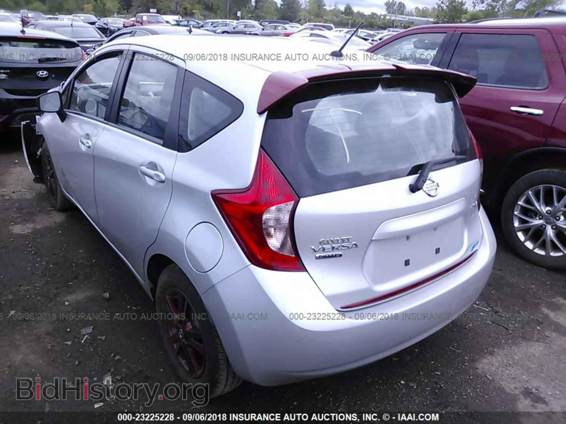 2015 Nissan Versa note - VIN: 3N1CE2CP5FL384827 - Photo 3