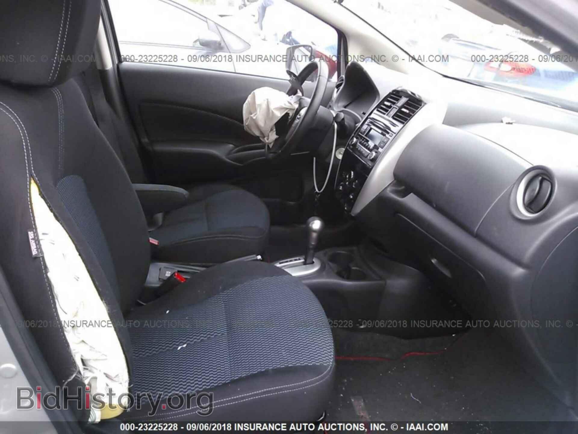 2015 Nissan Versa note - VIN: 3N1CE2CP5FL384827 - Photo 5