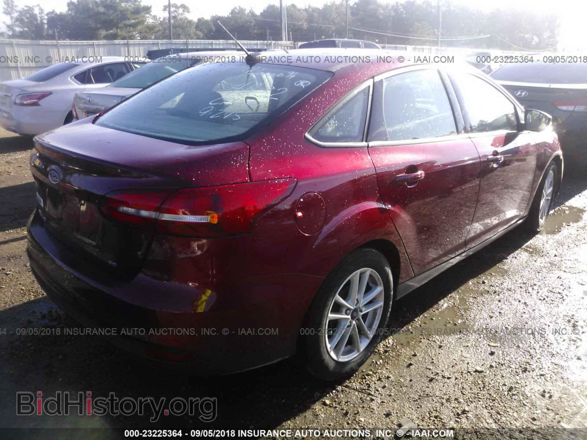 2017 Ford Focus - VIN: 1FADP3F2XHL274832 - Photo 4
