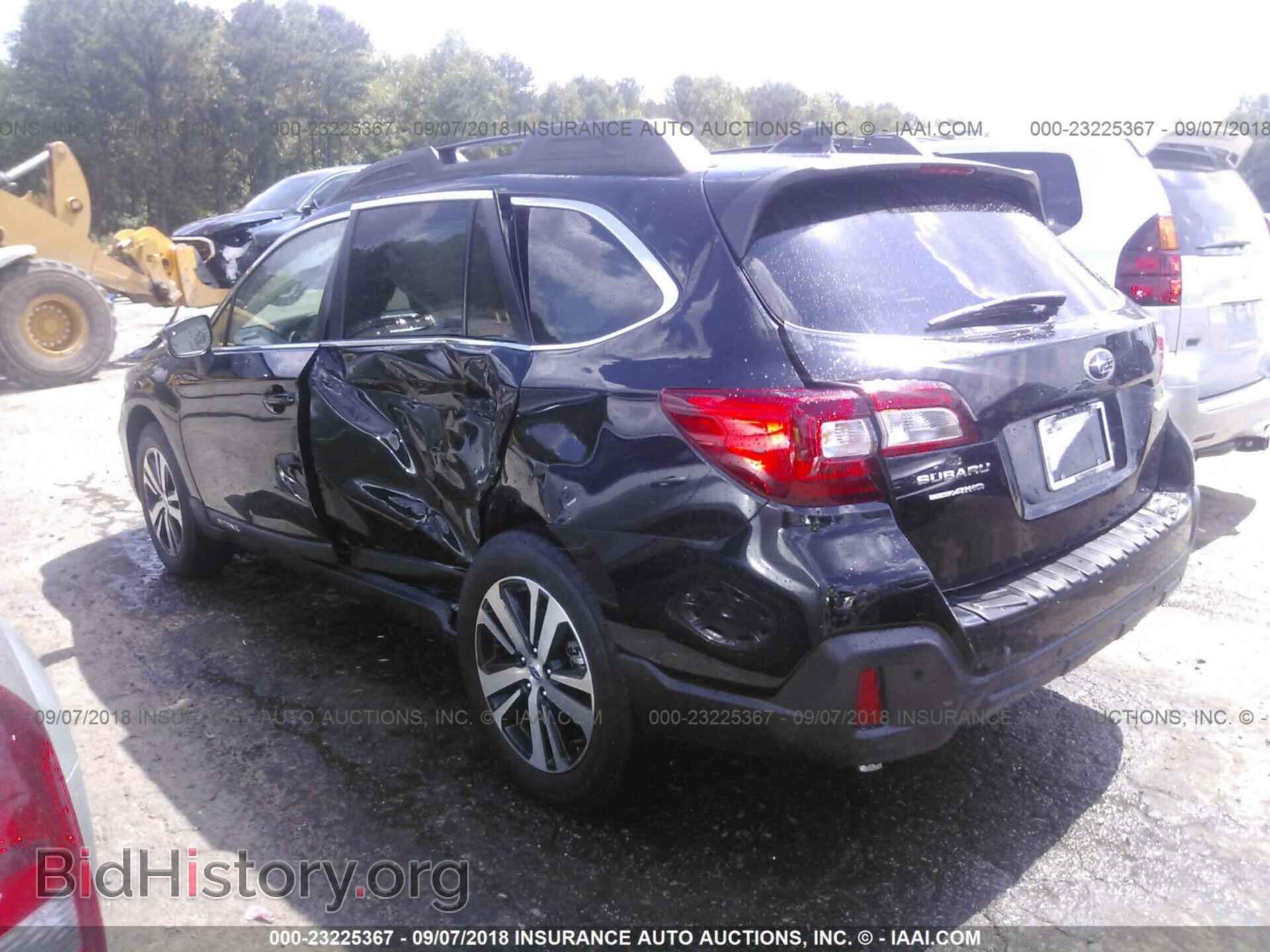 2018 Subaru Outback - VIN: 4S4BSANC8J3289930 - Фото 3