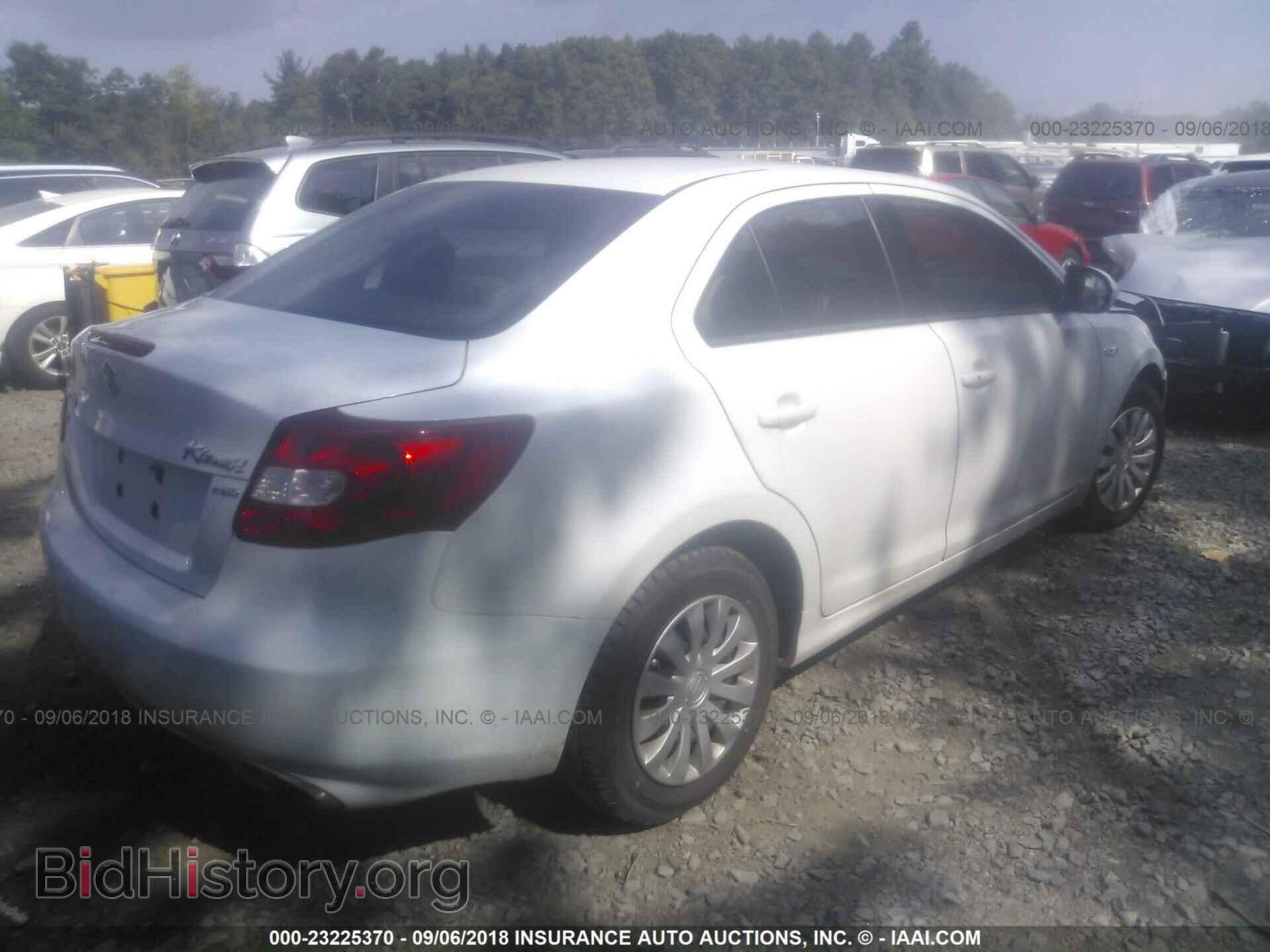2012 Suzuki Kizashi - VIN: JS2RF9A15C6100216 - Photo 4